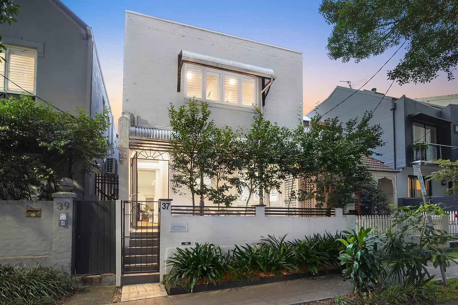 37 Rawson Avenue, Queens Park Sold by Sydney Sotheby's International Realty - image 1