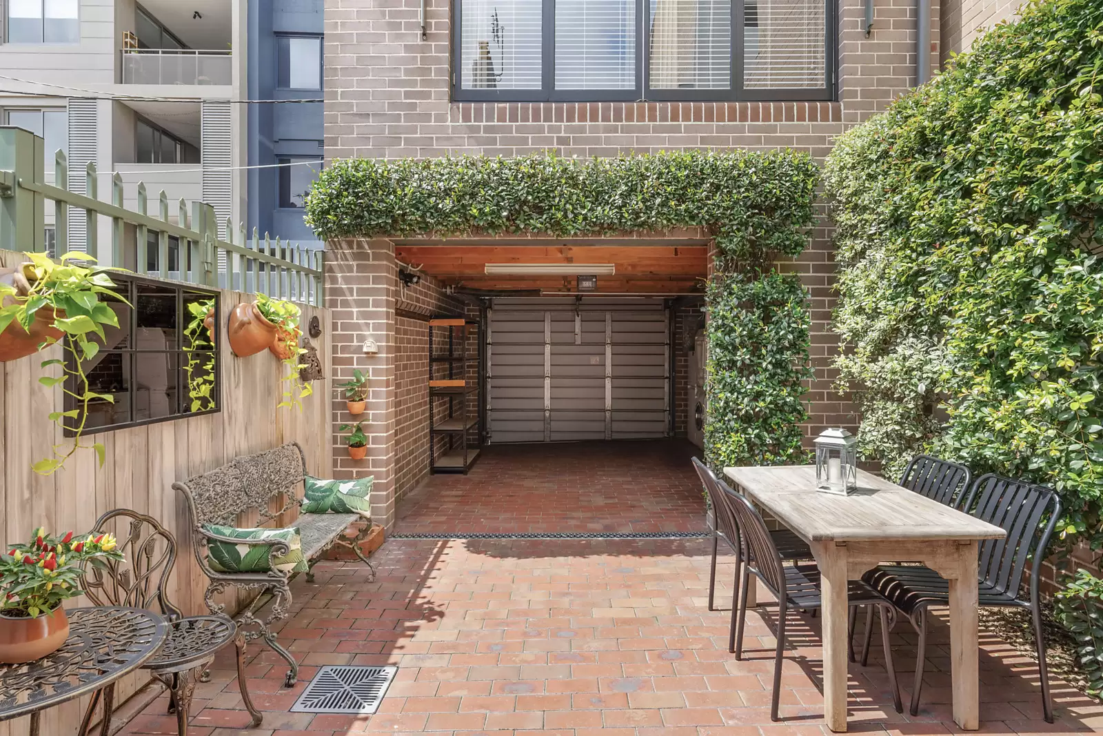 42 Buckingham Street, Surry Hills Sold by Sydney Sotheby's International Realty - image 1