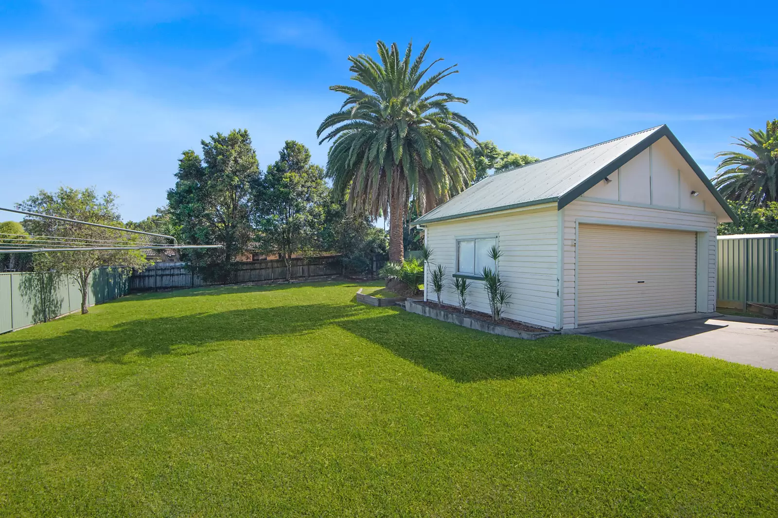 11 Hammers Road, Northmead Auction by Sydney Sotheby's International Realty - image 2
