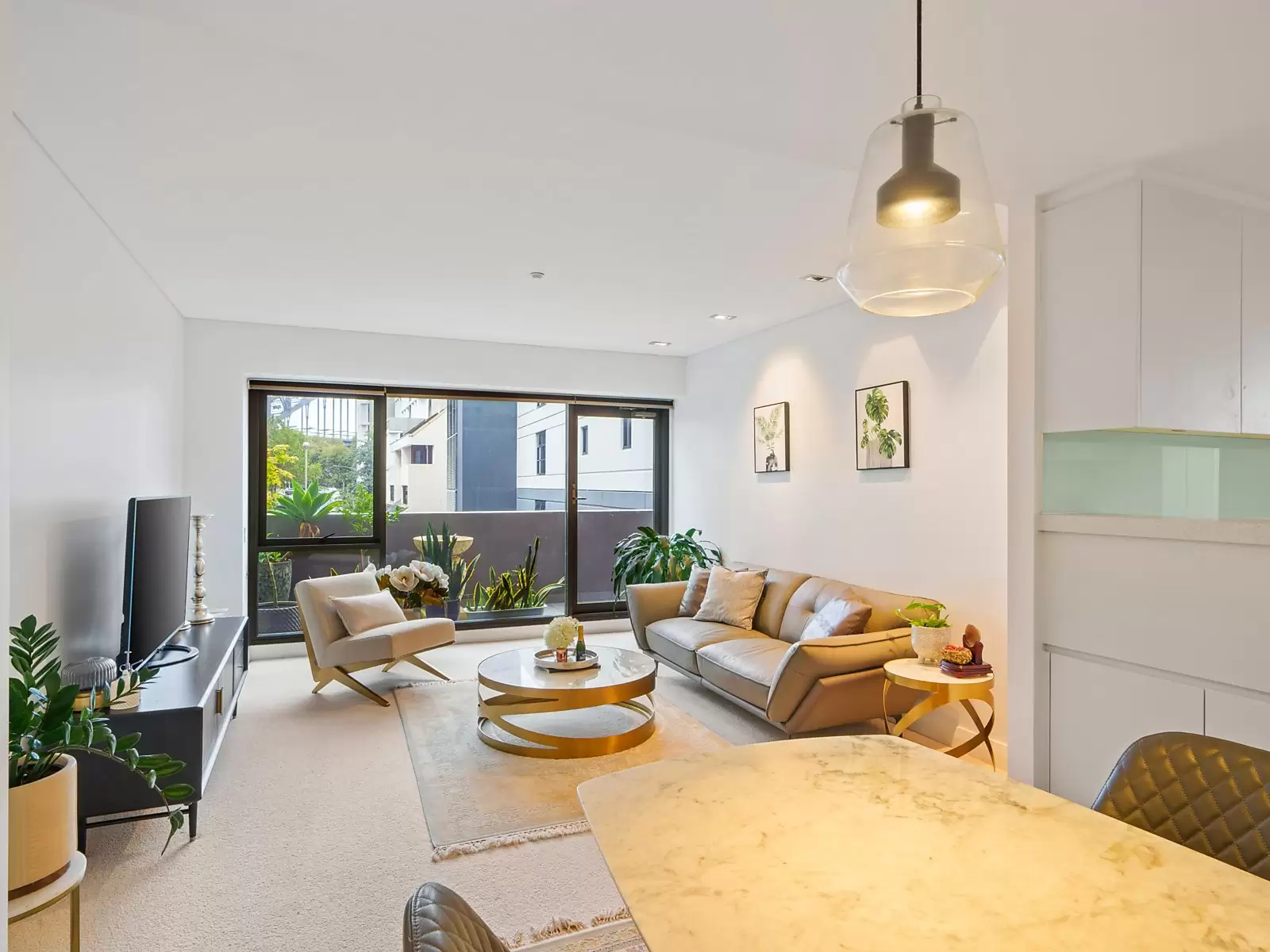 401/8 Glen Street, Milsons Point For Sale by Sydney Sotheby's International Realty - image 2
