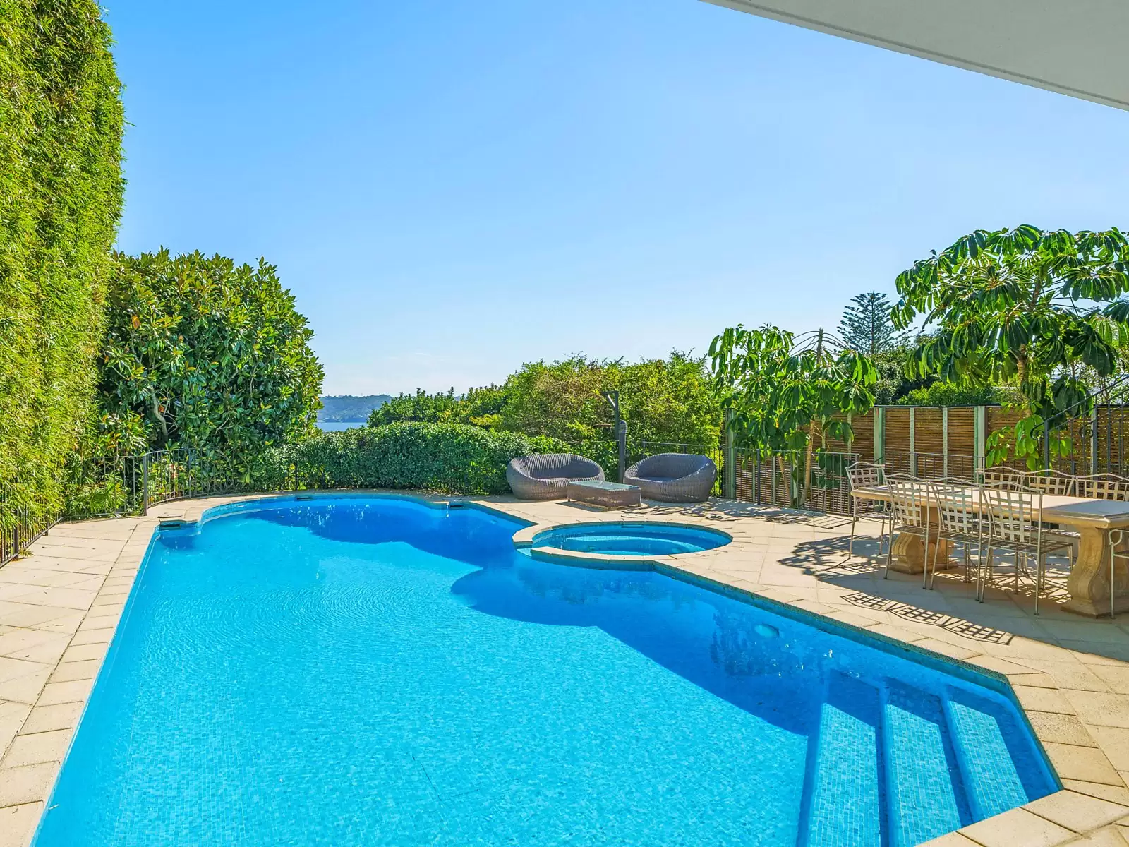 26 Russell Street, Vaucluse Auction by Sydney Sotheby's International Realty - image 4