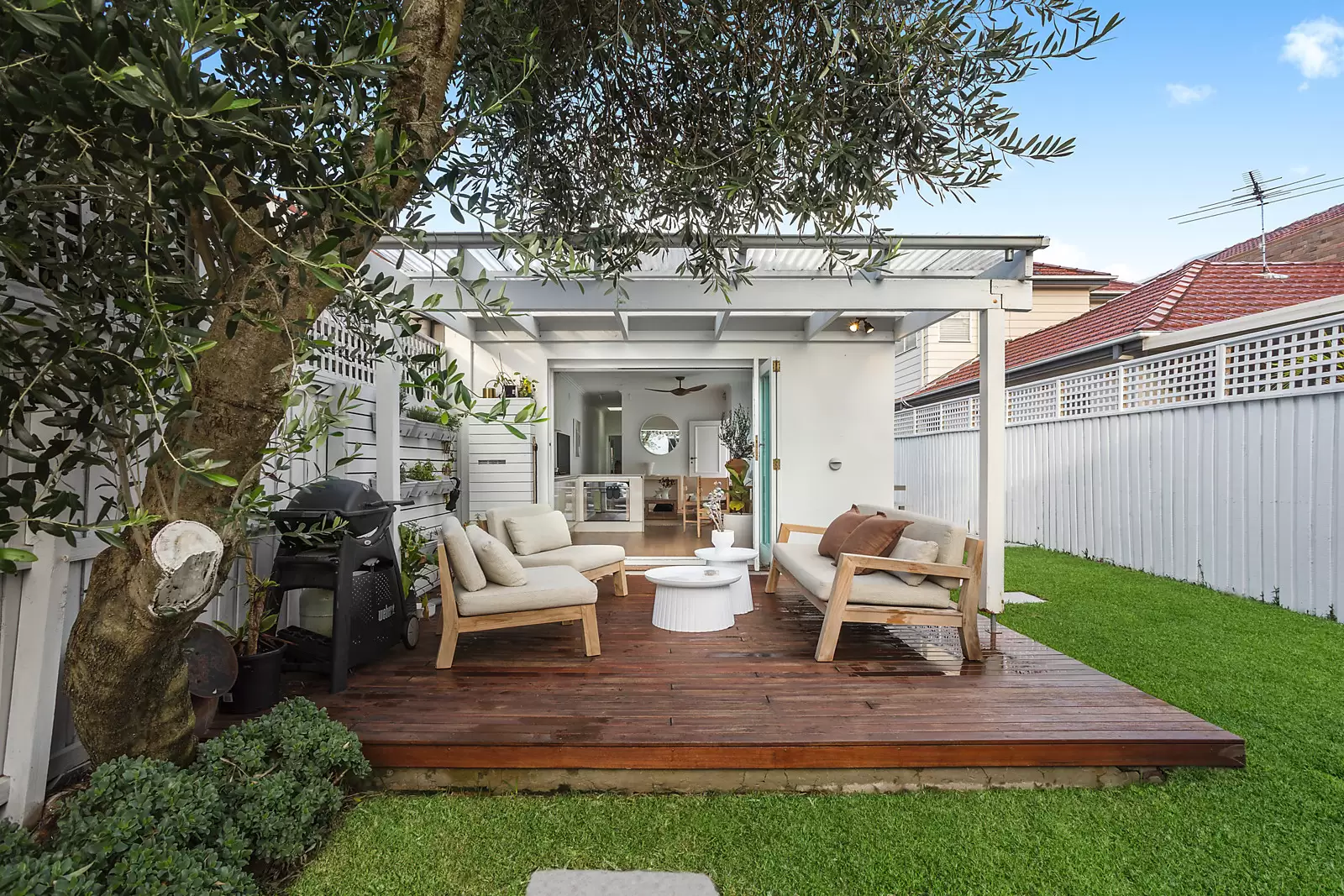 26 Garden Street, Maroubra Auction by Sydney Sotheby's International Realty - image 1