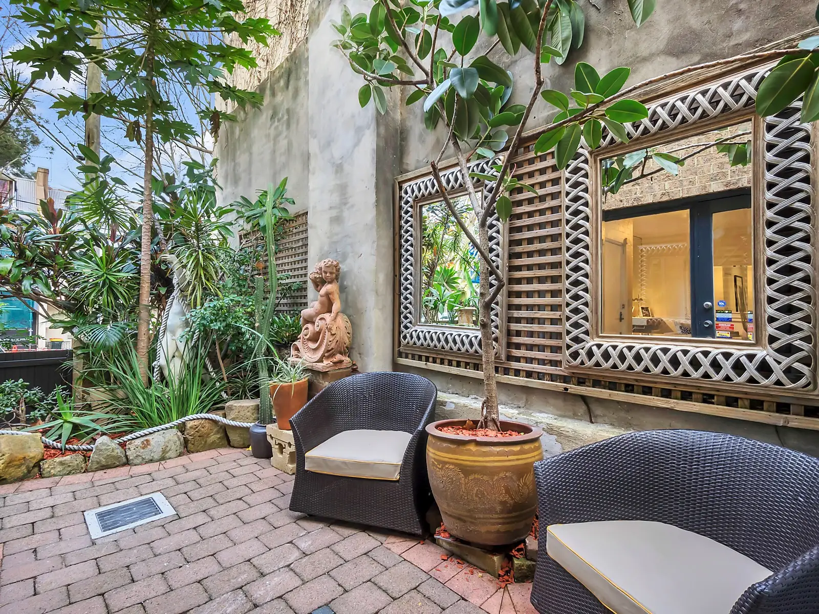 7/453-465 Bourke Street, Surry Hills Sold by Sydney Sotheby's International Realty - image 2