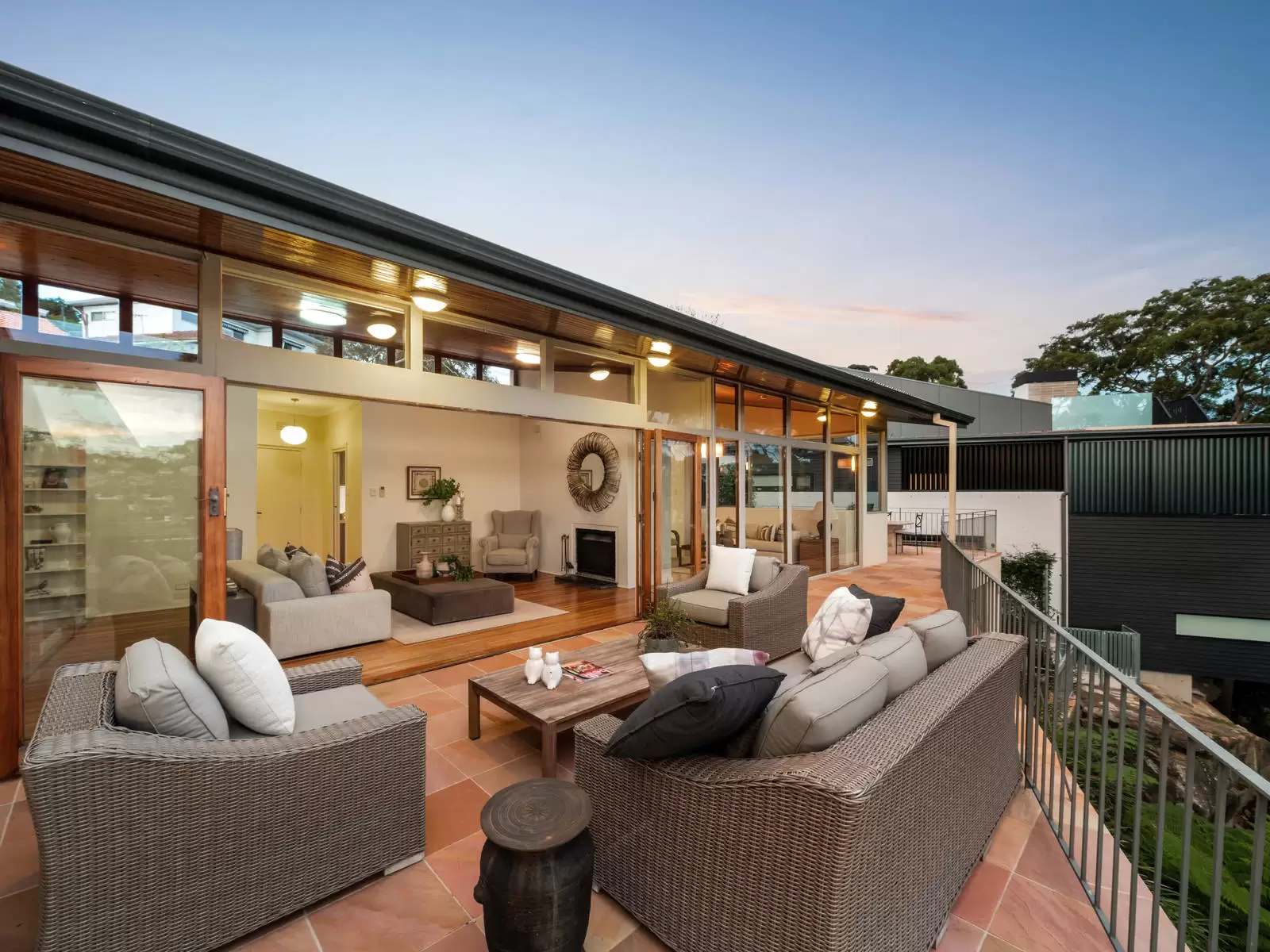 18 The Rampart, Castlecrag Sold by Sydney Sotheby's International Realty - image 2