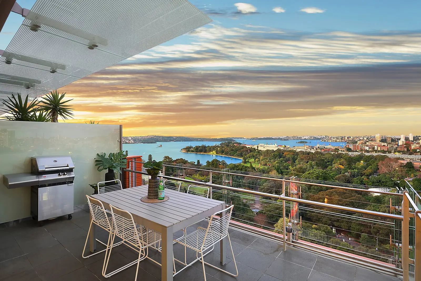 60/155 Macquarie Street, Sydney Sold by Sydney Sotheby's International Realty - image 2