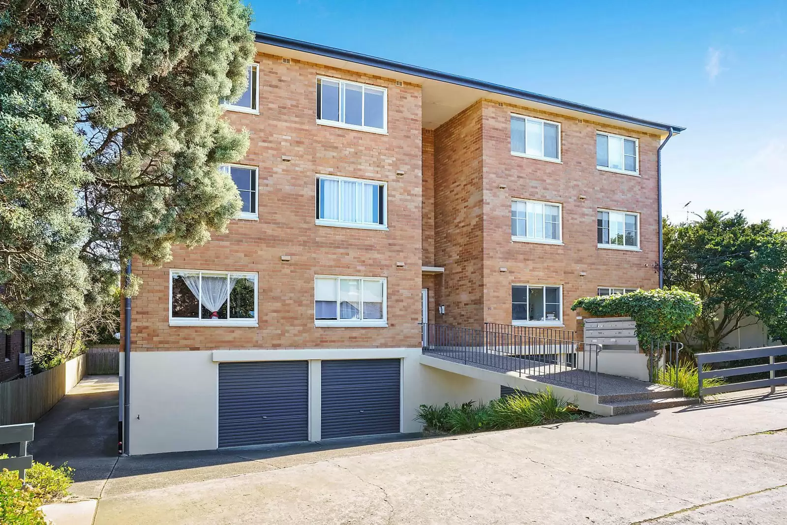 2/98 Fern Street, Randwick Sold by Sydney Sotheby's International Realty - image 1