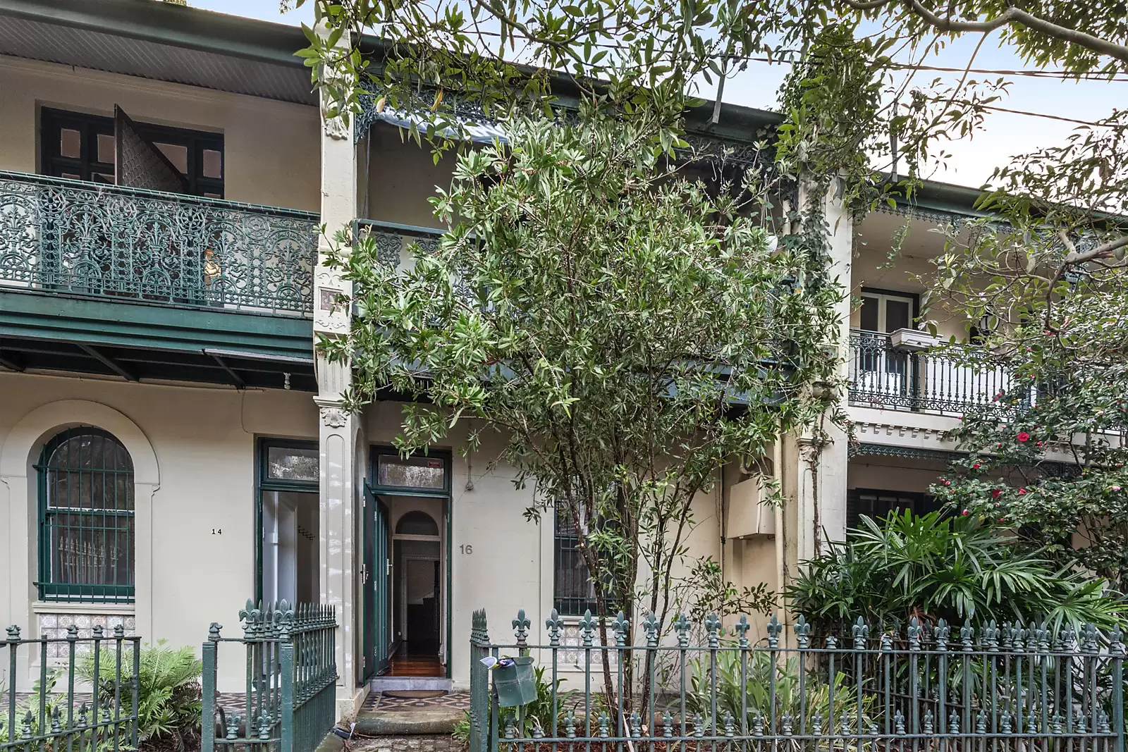 16 Arthur Street, Surry Hills Sold by Sydney Sotheby's International Realty - image 1