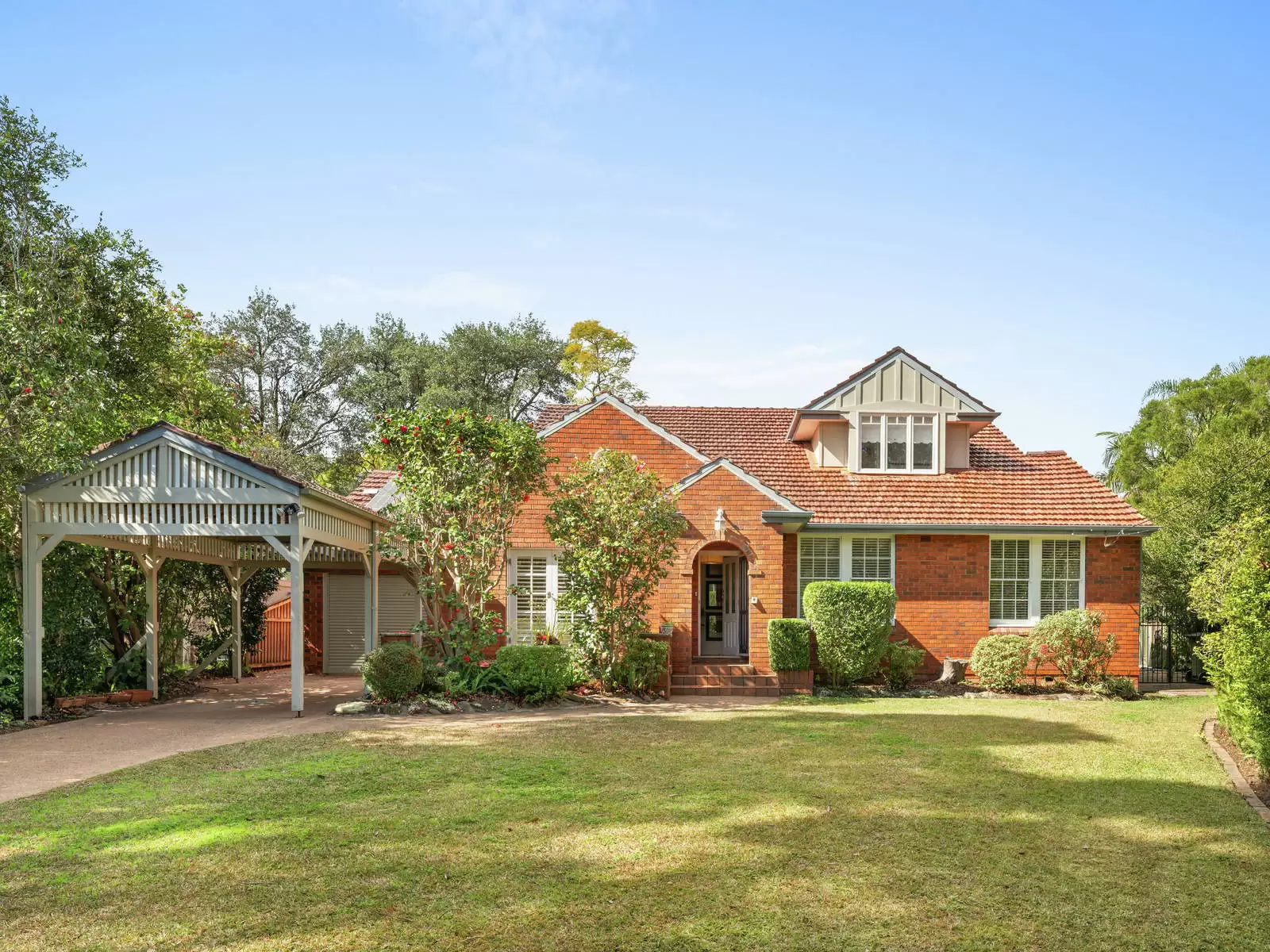 14 Golfers Parade, Pymble Sold by Sydney Sotheby's International Realty - image 1