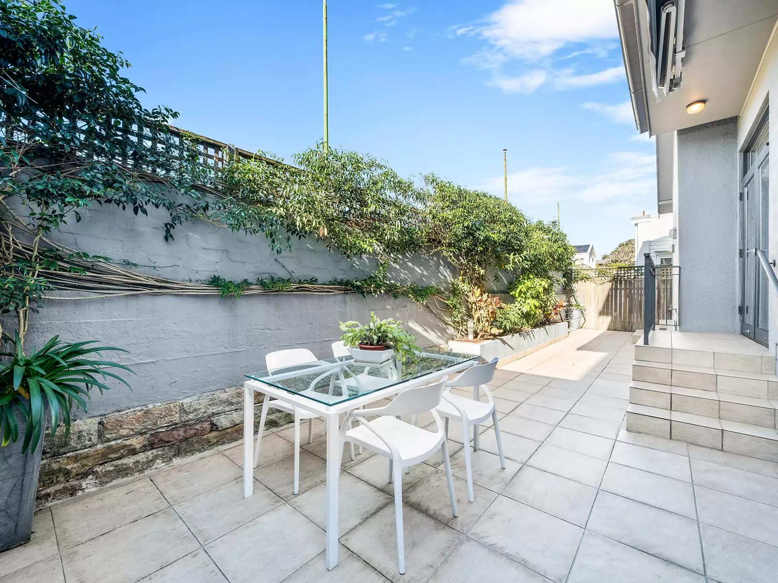 93 Beach Road, North Bondi Sold by Sydney Sotheby's International Realty - image 4