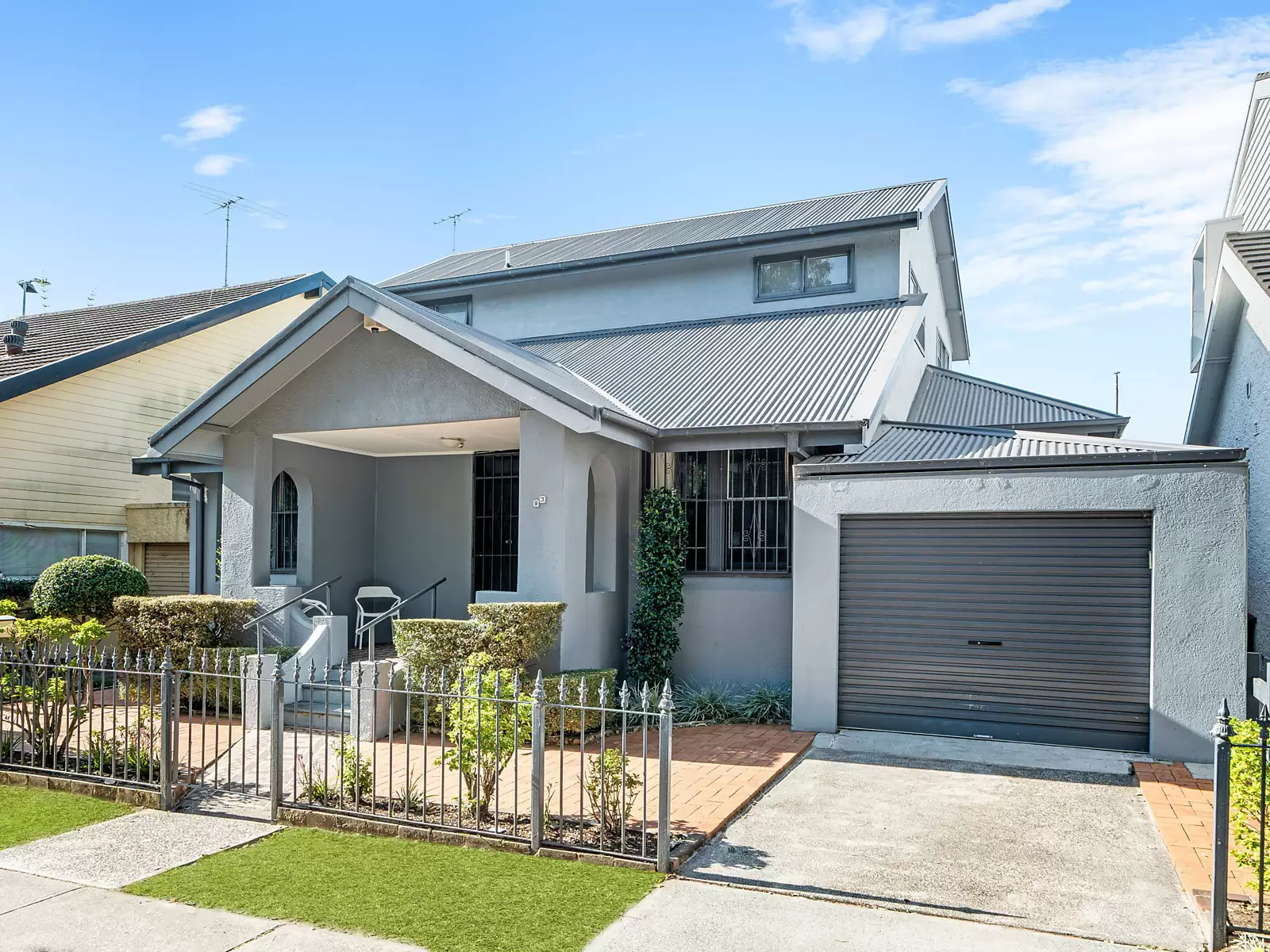 93 Beach Road, North Bondi Sold by Sydney Sotheby's International Realty - image 1