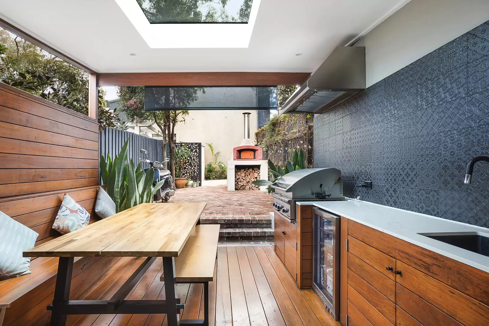 573 Riley Street, Surry Hills Auction by Sydney Sotheby's International Realty - image 2