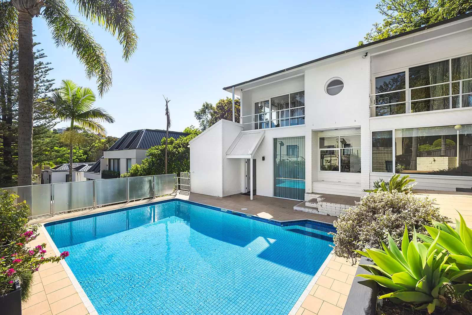 4 Clarence Place, Double Bay Auction by Sydney Sotheby's International Realty - image 2