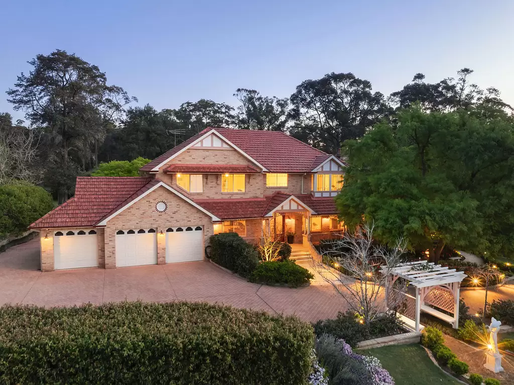 8 Volunteer Road, Kenthurst Sold by Sydney Sotheby's International Realty