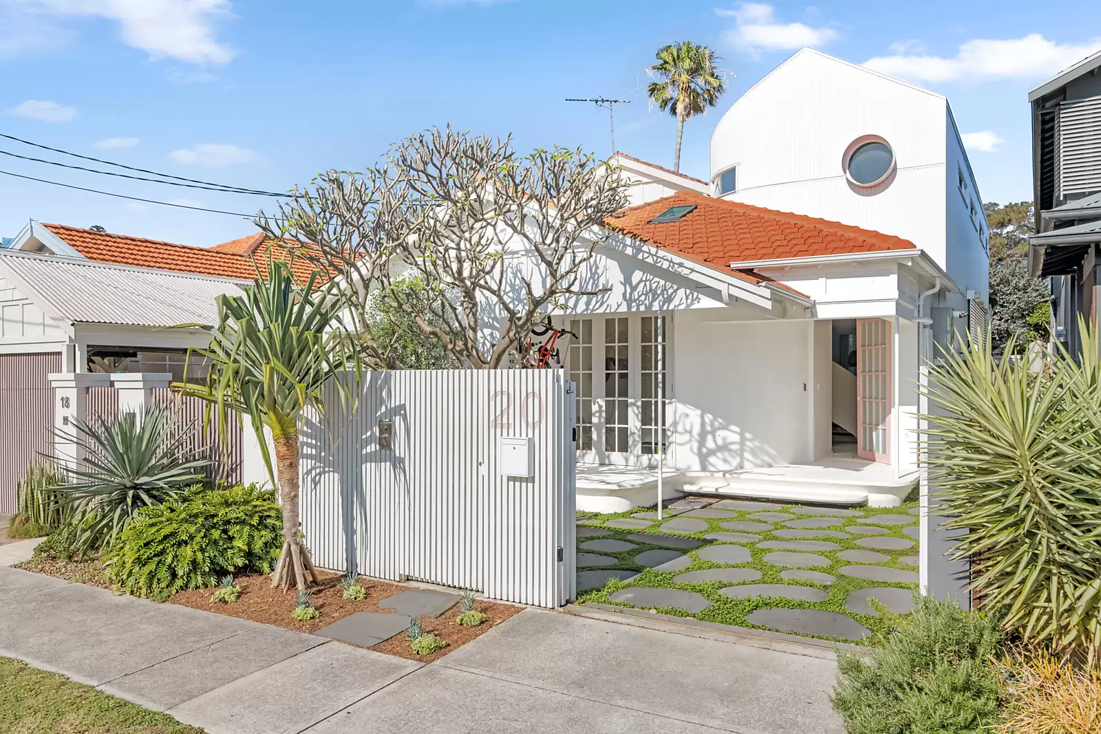 20 Midelton Avenue, North Bondi Auction by Sydney Sotheby's International Realty - image 1