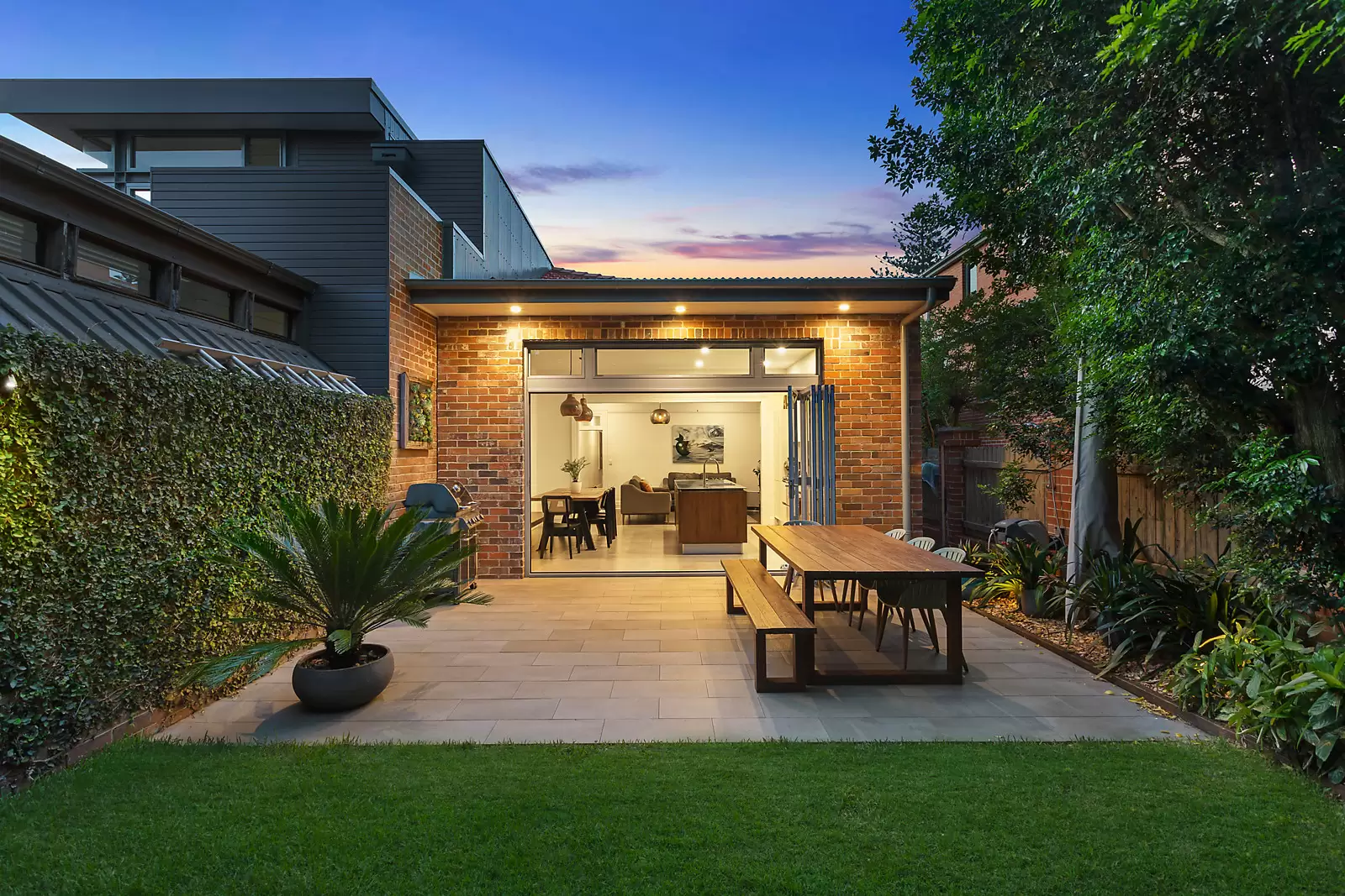 67 Market Street, Randwick Auction by Sydney Sotheby's International Realty - image 2