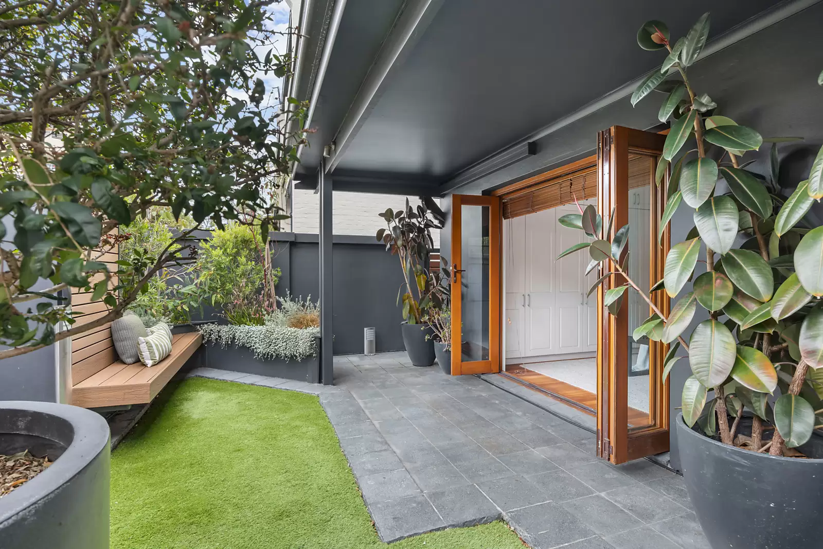 16 Randwick Street, Randwick Auction by Sydney Sotheby's International Realty - image 4