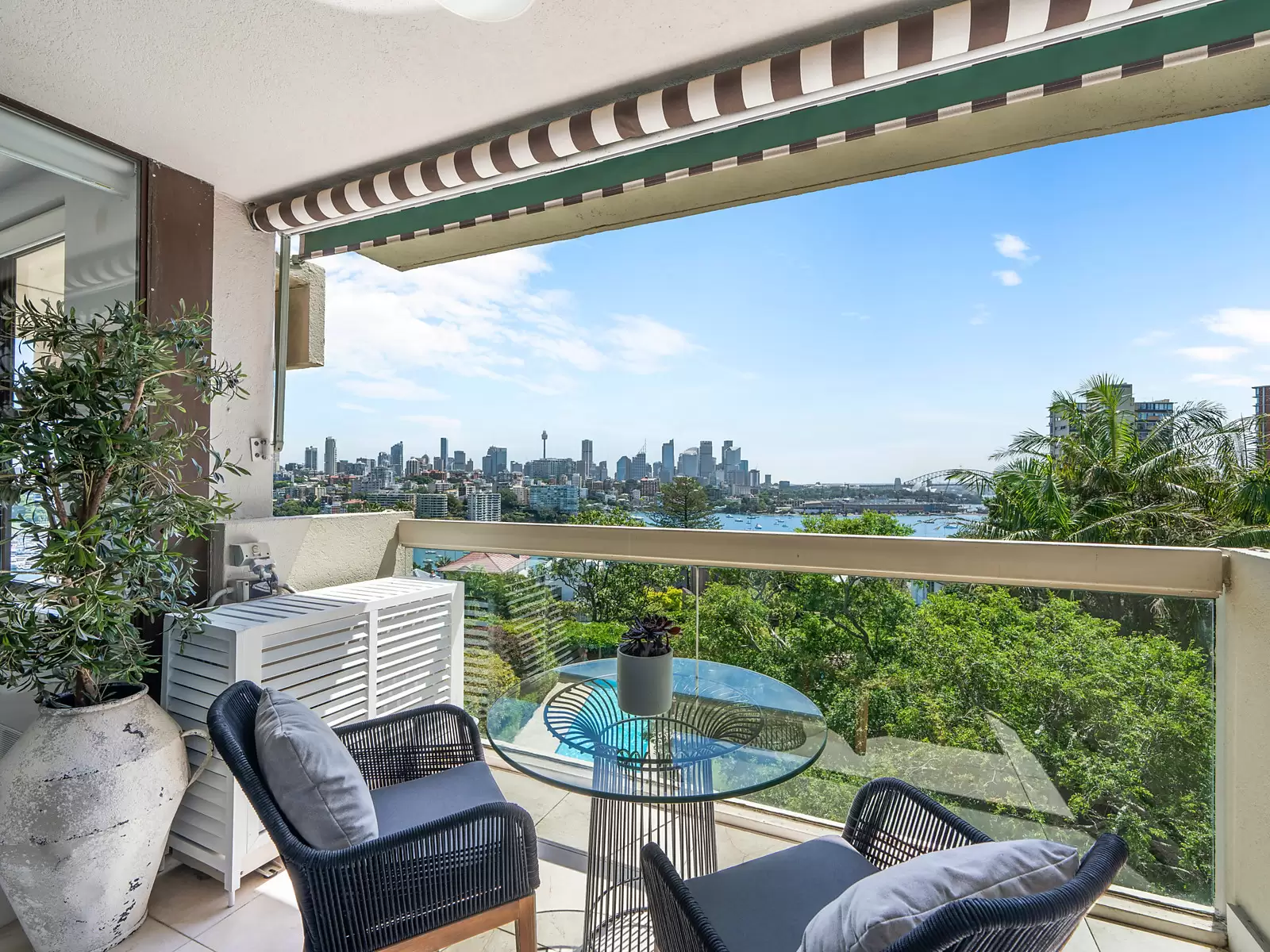 8/60 Darling Point Road, Darling Point Auction by Sydney Sotheby's International Realty - image 3