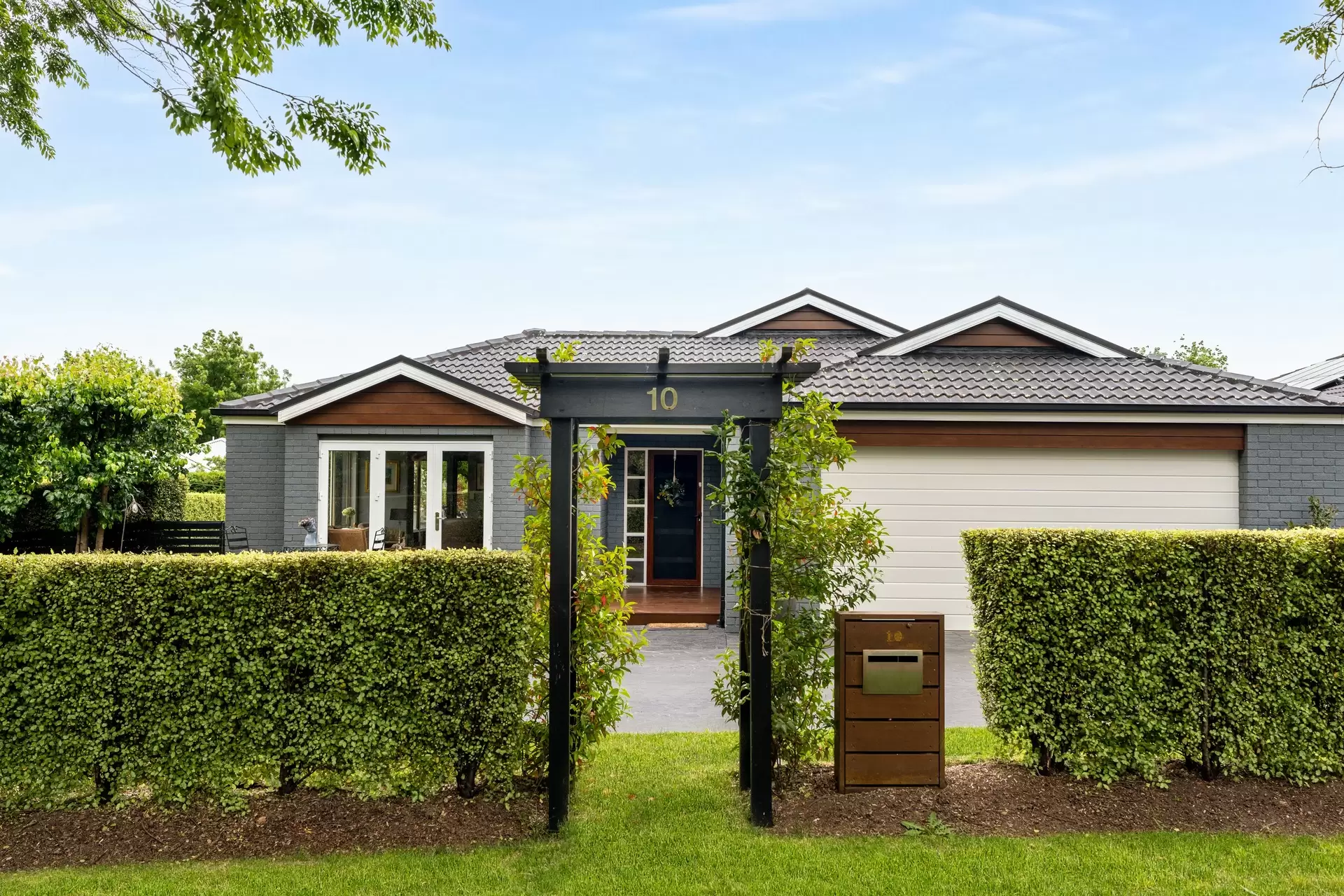 10 Mairinger Crescent, Bowral For Sale by Sydney Sotheby's International Realty - image 1