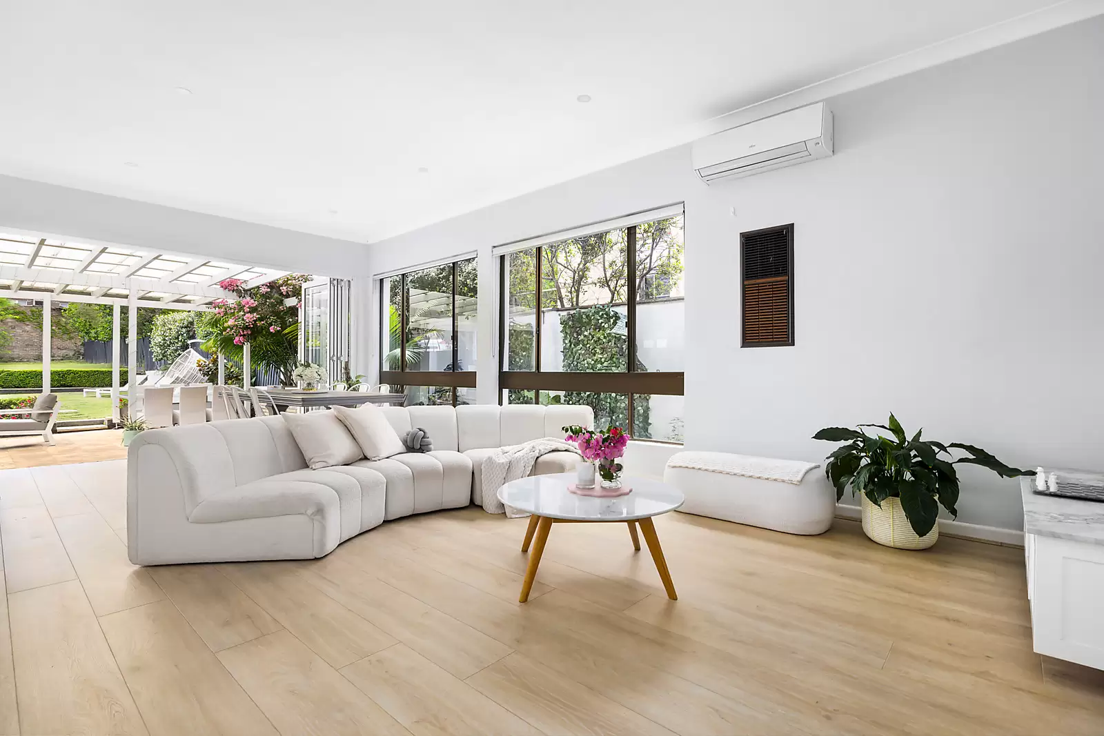 2 Ripon Way, Rosebery Auction by Sydney Sotheby's International Realty - image 9