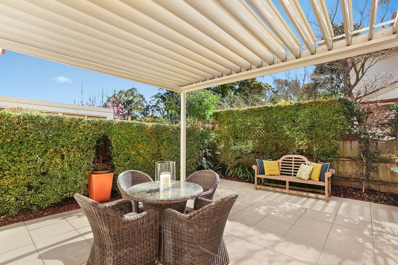 17 Hillcrest Drive, St Ives Sold by Sydney Sotheby's International Realty - image 2