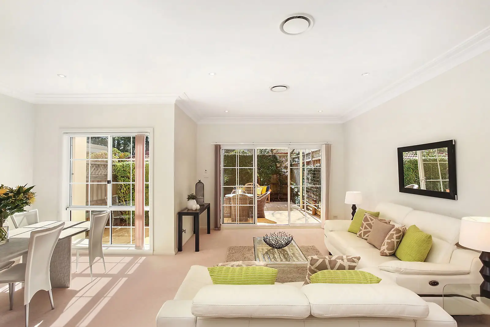 17 Hillcrest Drive, St Ives Sold by Sydney Sotheby's International Realty - image 1