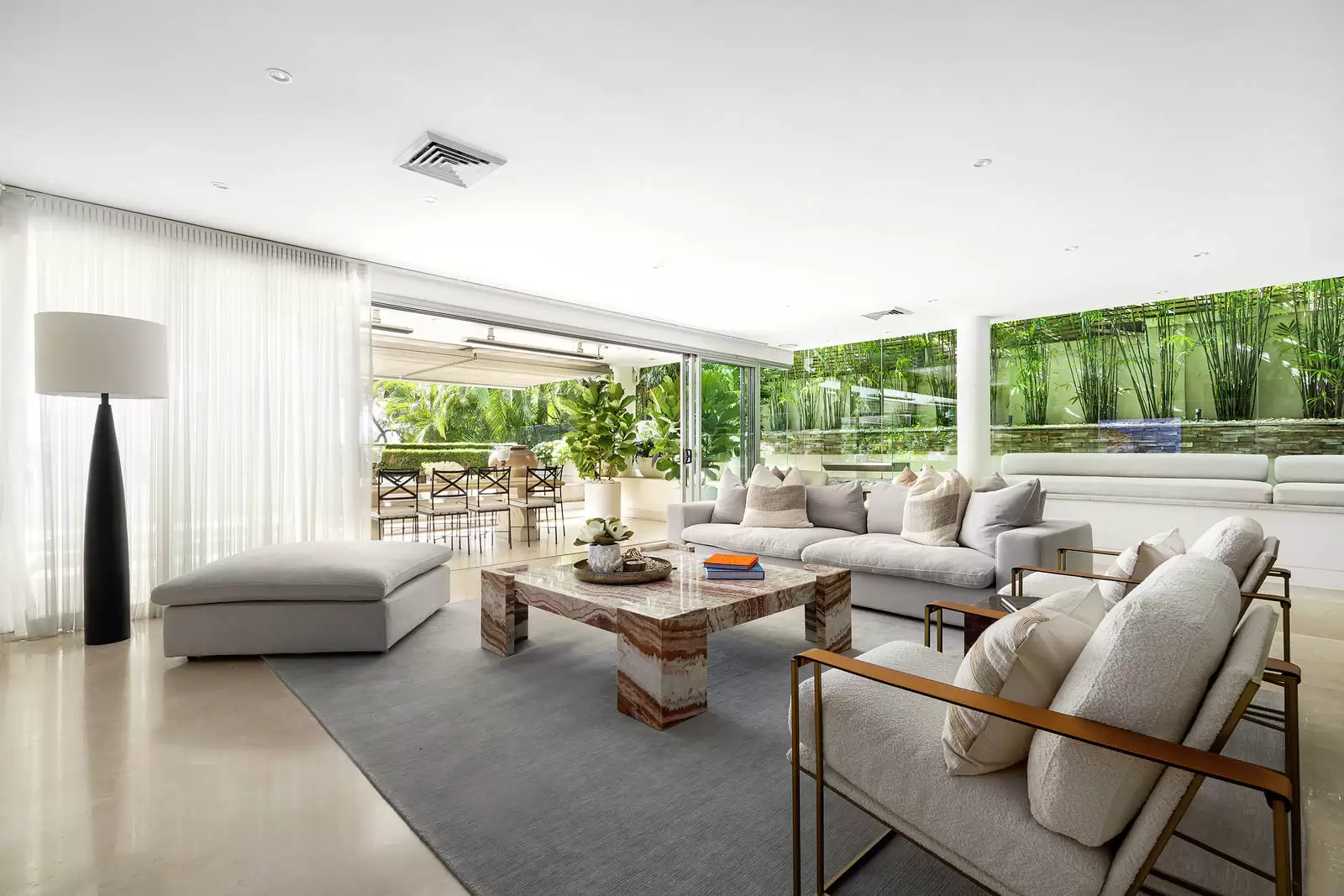 1/10 Yarranabbe Road, Darling Point Leased by Sydney Sotheby's International Realty - image 1