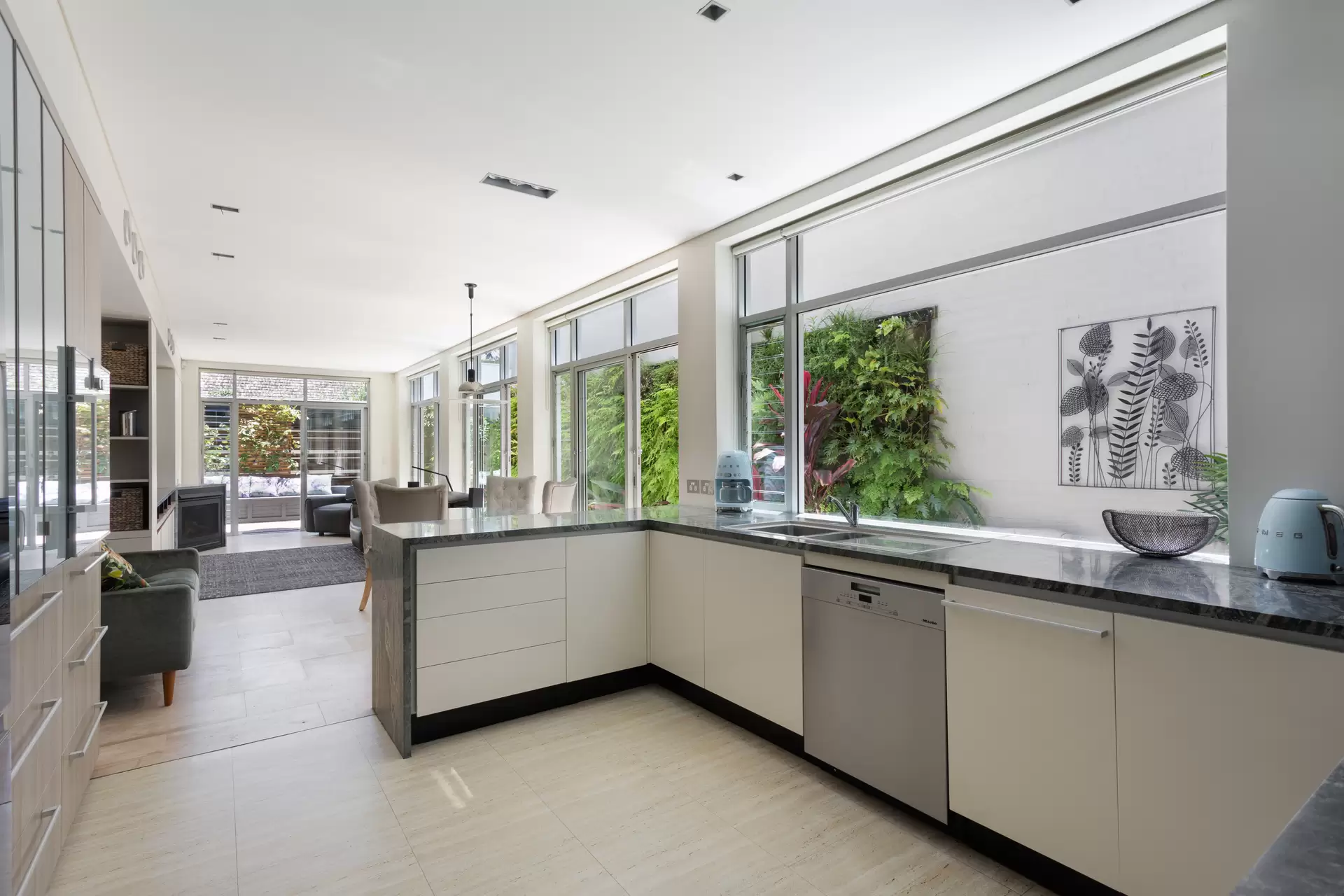 4 Queen Street, Woollahra Sold by Sydney Sotheby's International Realty - image 1