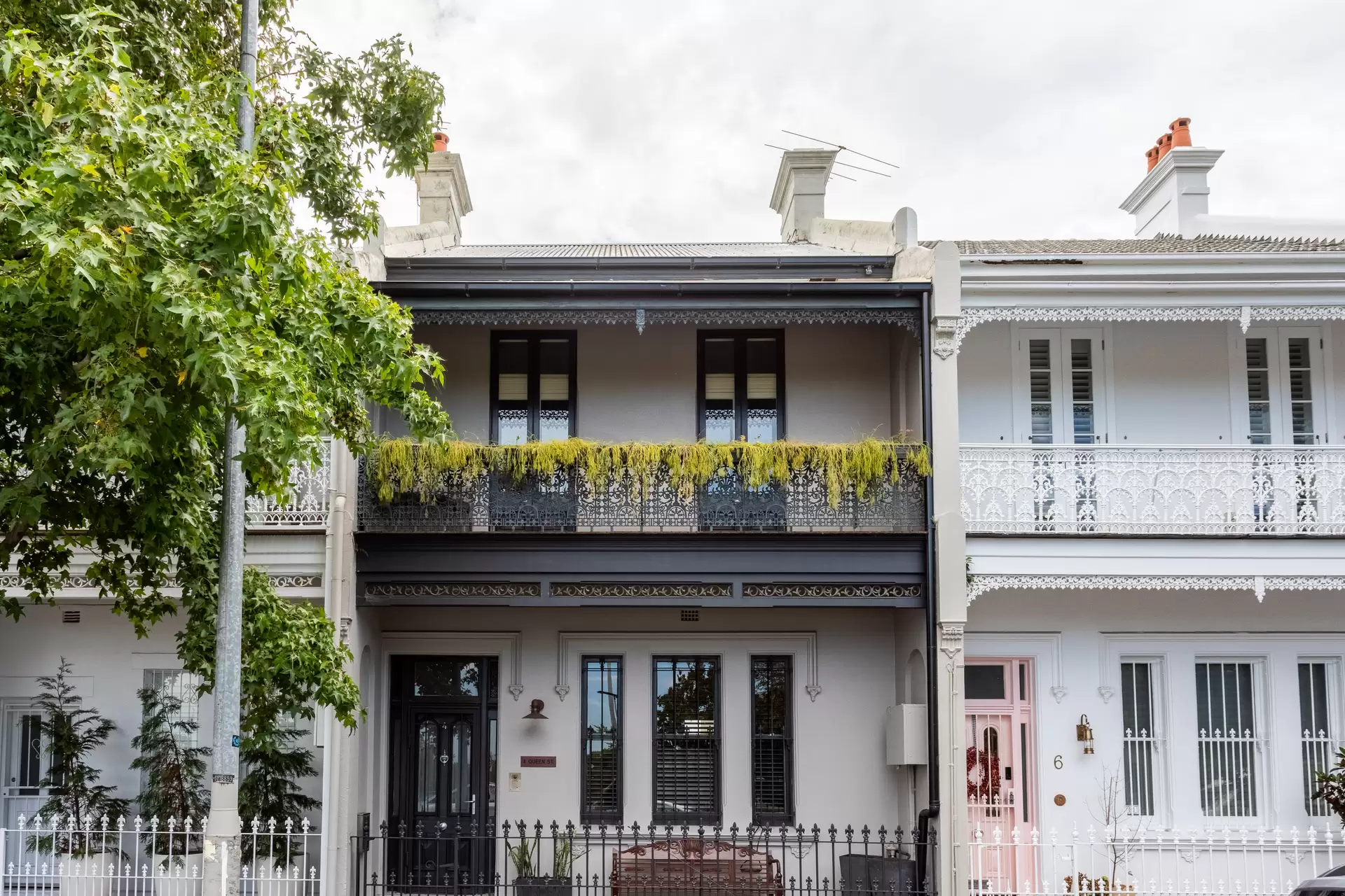 4 Queen Street, Woollahra Sold by Sydney Sotheby's International Realty - image 1