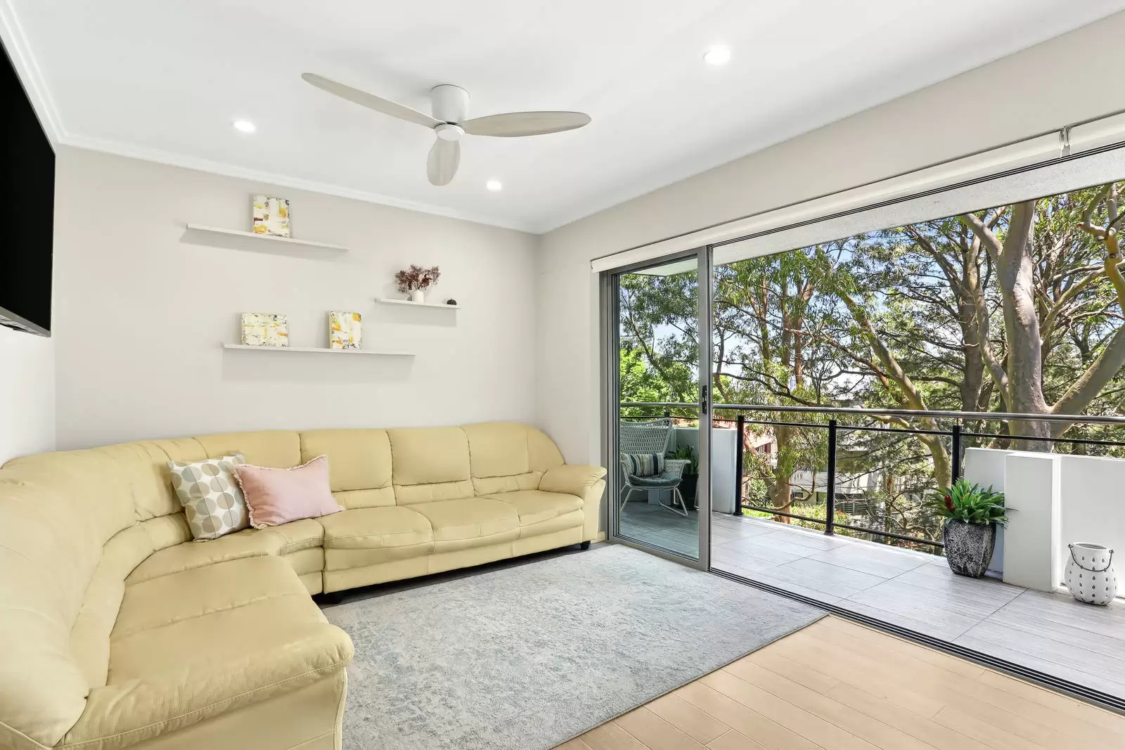 4/1 Frances Street, Randwick Auction by Sydney Sotheby's International Realty - image 3