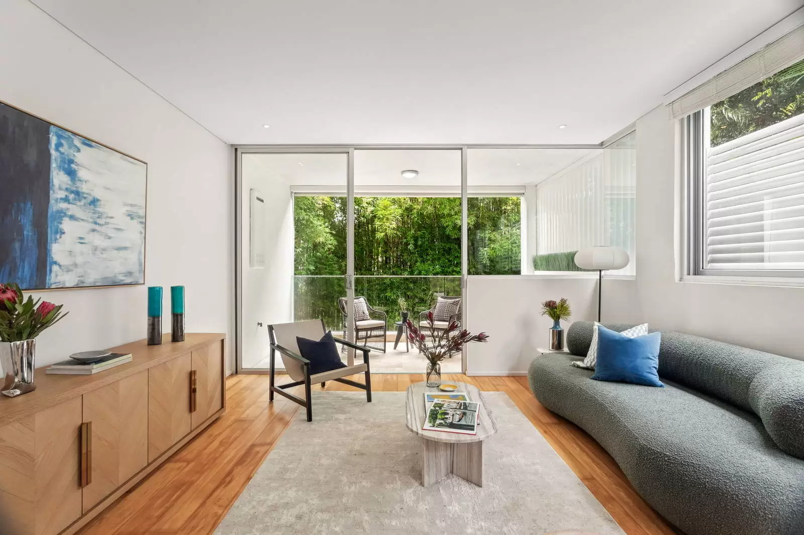 8/19 Young Street, Vaucluse Auction by Sydney Sotheby's International Realty - image 1