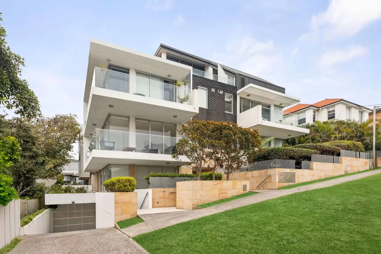 8/19 Young Street, Vaucluse Auction by Sydney Sotheby's International Realty - image 5