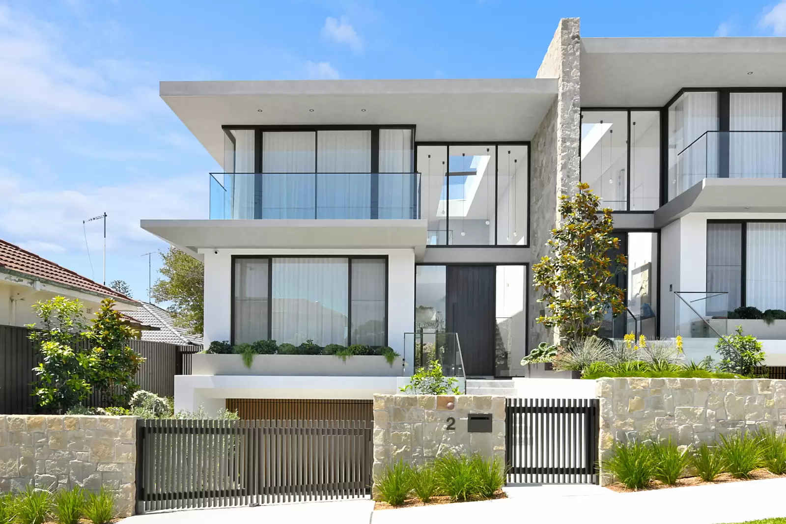 2 Bond Street, Maroubra Sold by Sydney Sotheby's International Realty - image 2