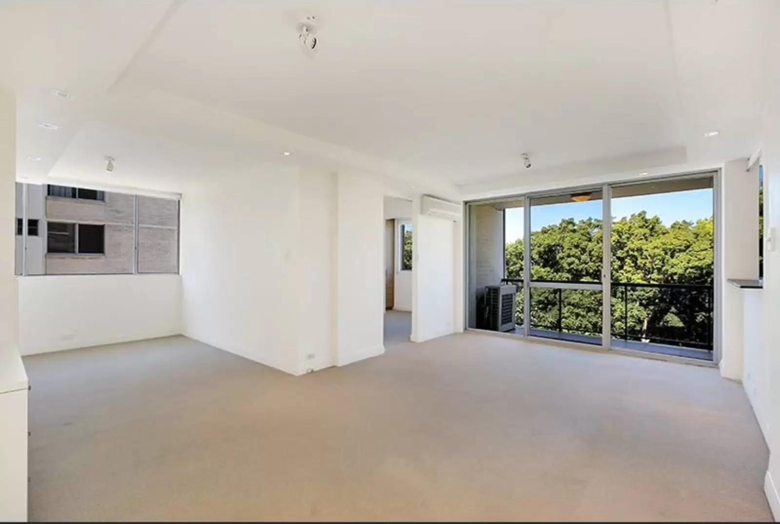 9/6-8 Ocean Street North, Bondi Sold by Sydney Sotheby's International Realty - image 2