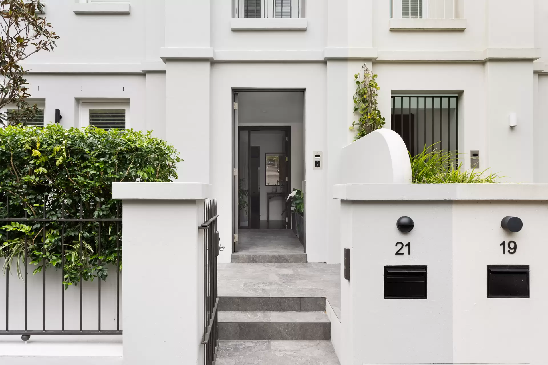 21 Flinton Street, Paddington Sold by Sydney Sotheby's International Realty - image 1