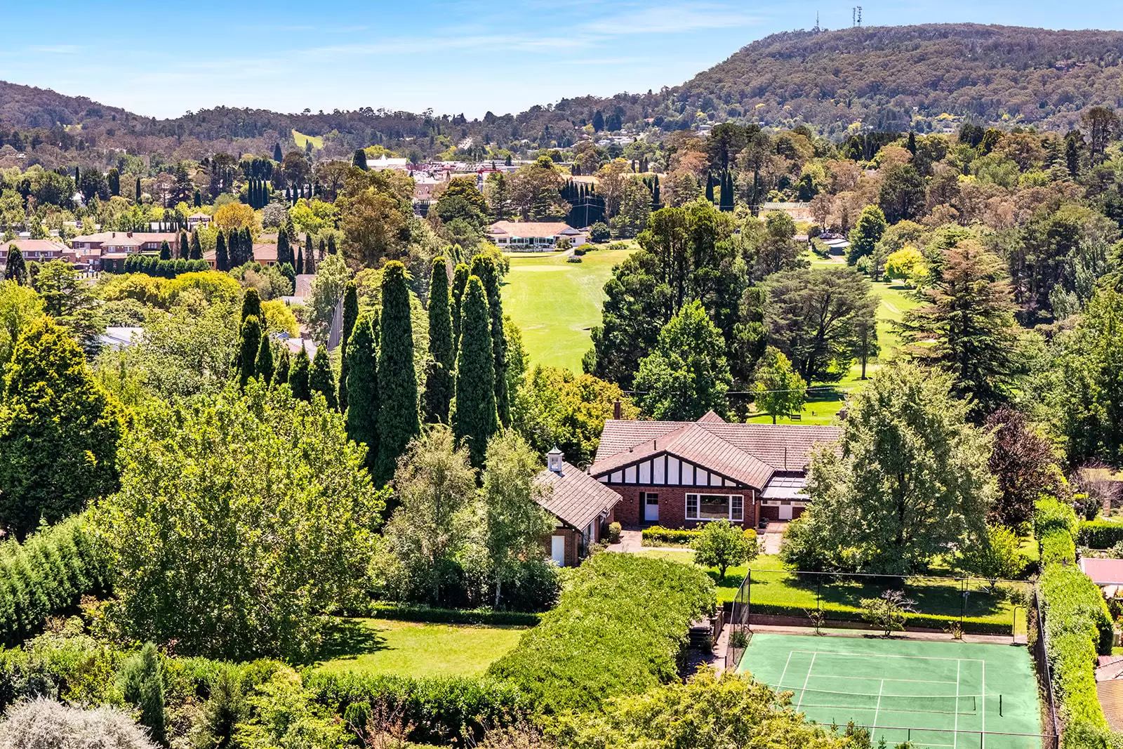 11 Links Road, Burradoo For Sale by Sydney Sotheby's International Realty - image 2