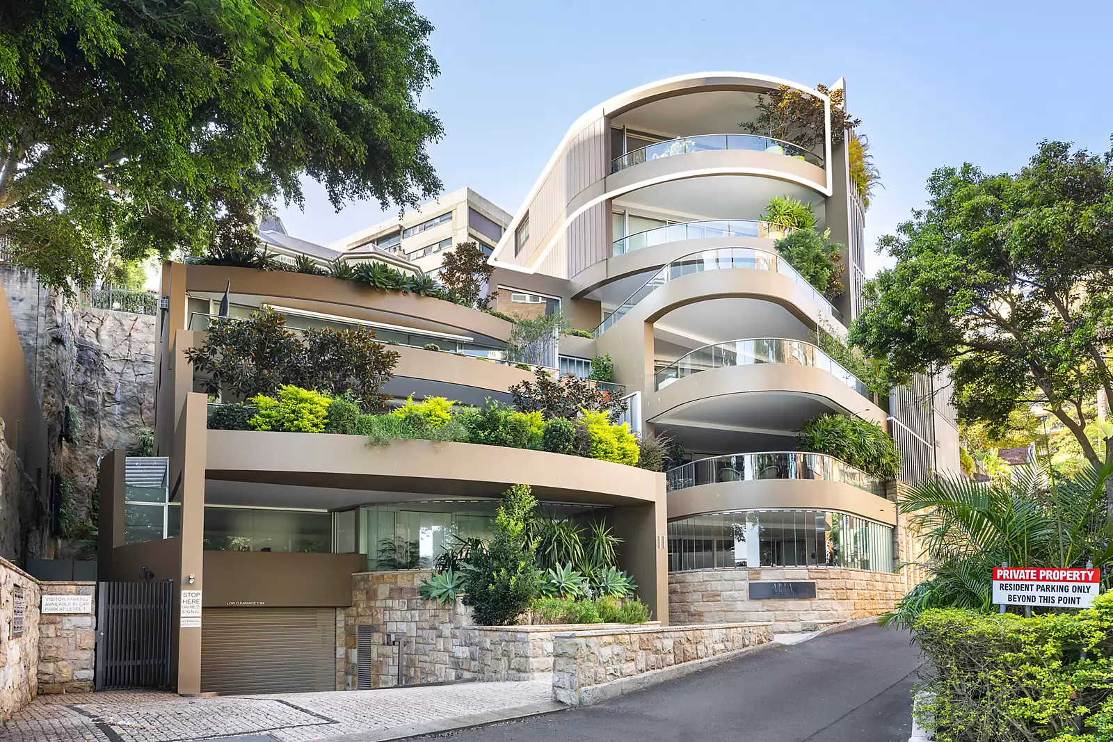 501/11 Esplanade, Elizabeth Bay Sold by Sydney Sotheby's International Realty - image 2