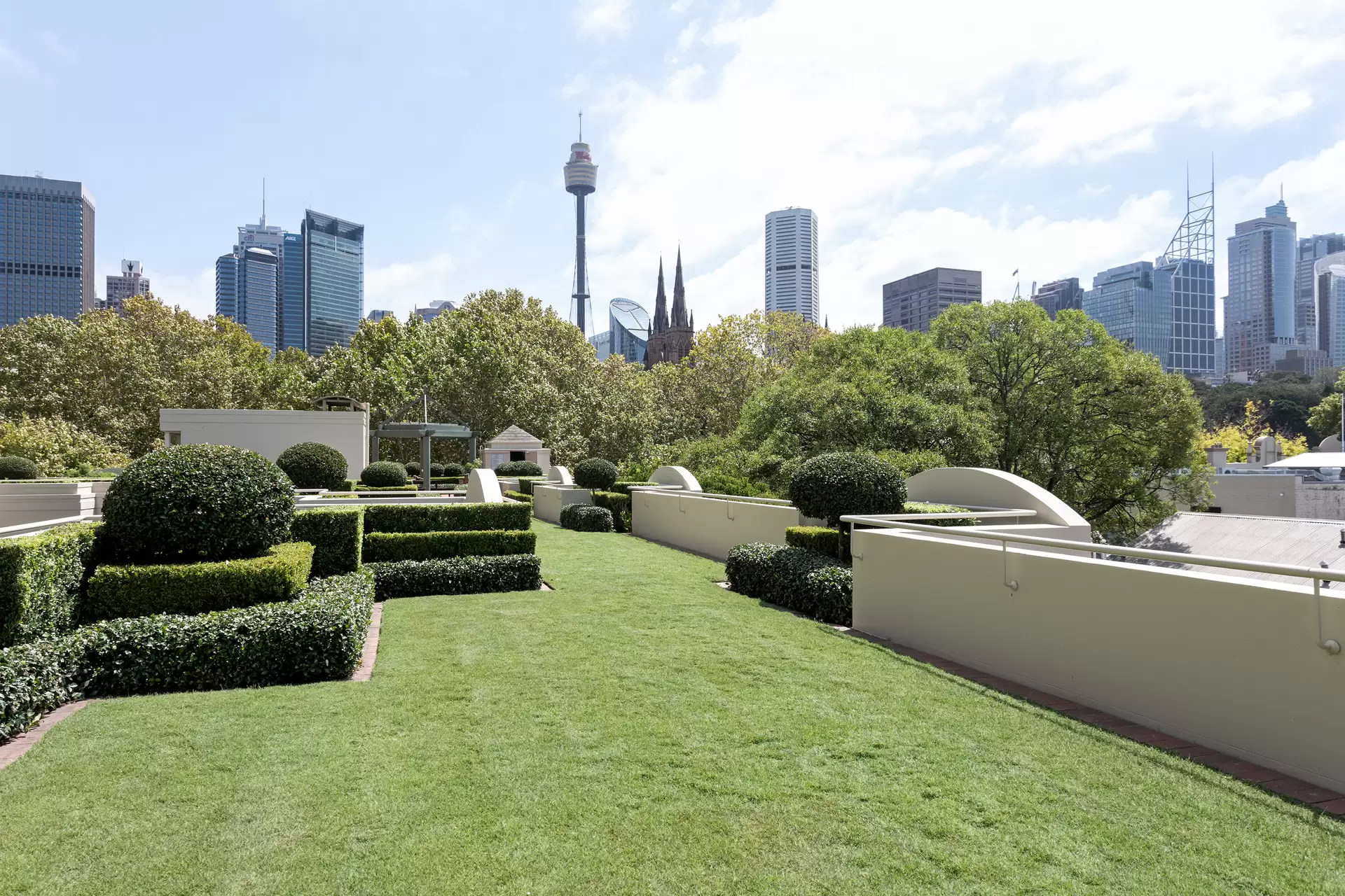 908/63 Crown Street, Woolloomooloo Auction by Sydney Sotheby's International Realty - image 1