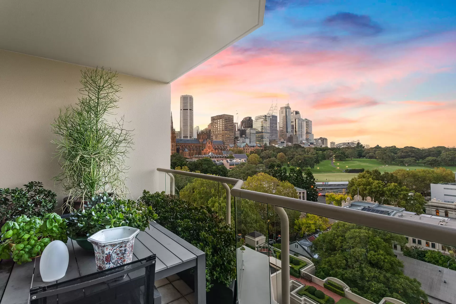 908/63 Crown Street, Woolloomooloo Auction by Sydney Sotheby's International Realty - image 1