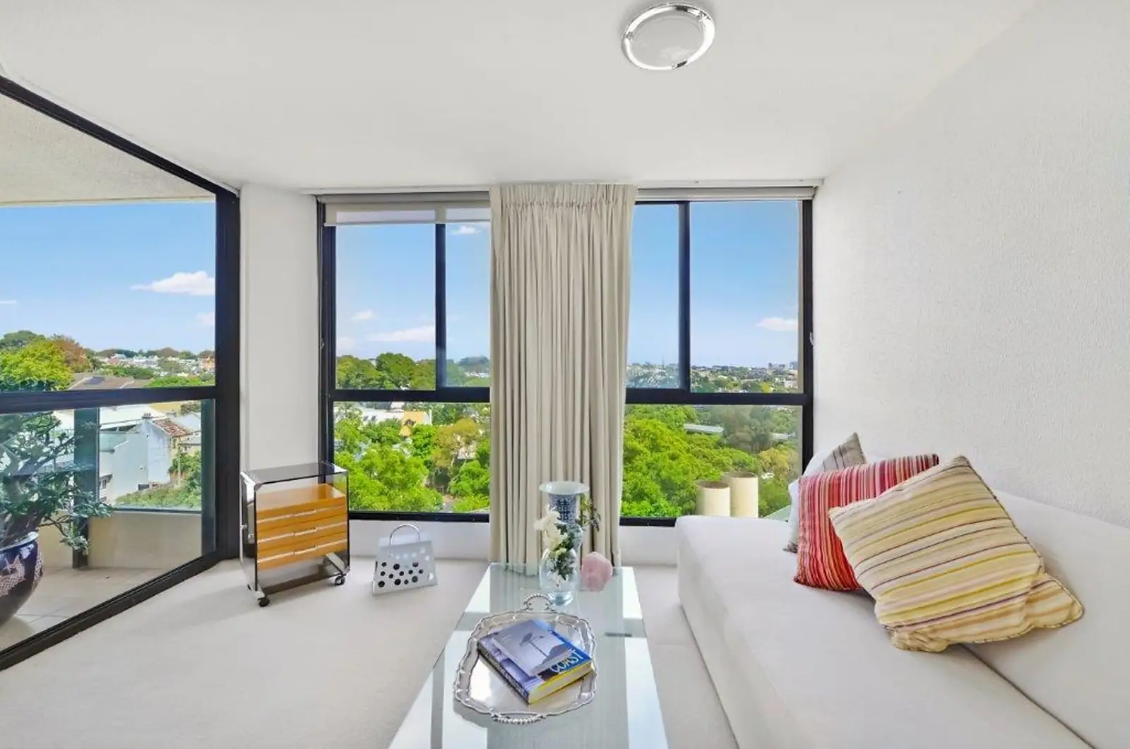 1011/180 Ocean Street, Edgecliff Sold by Sydney Sotheby's International Realty - image 3