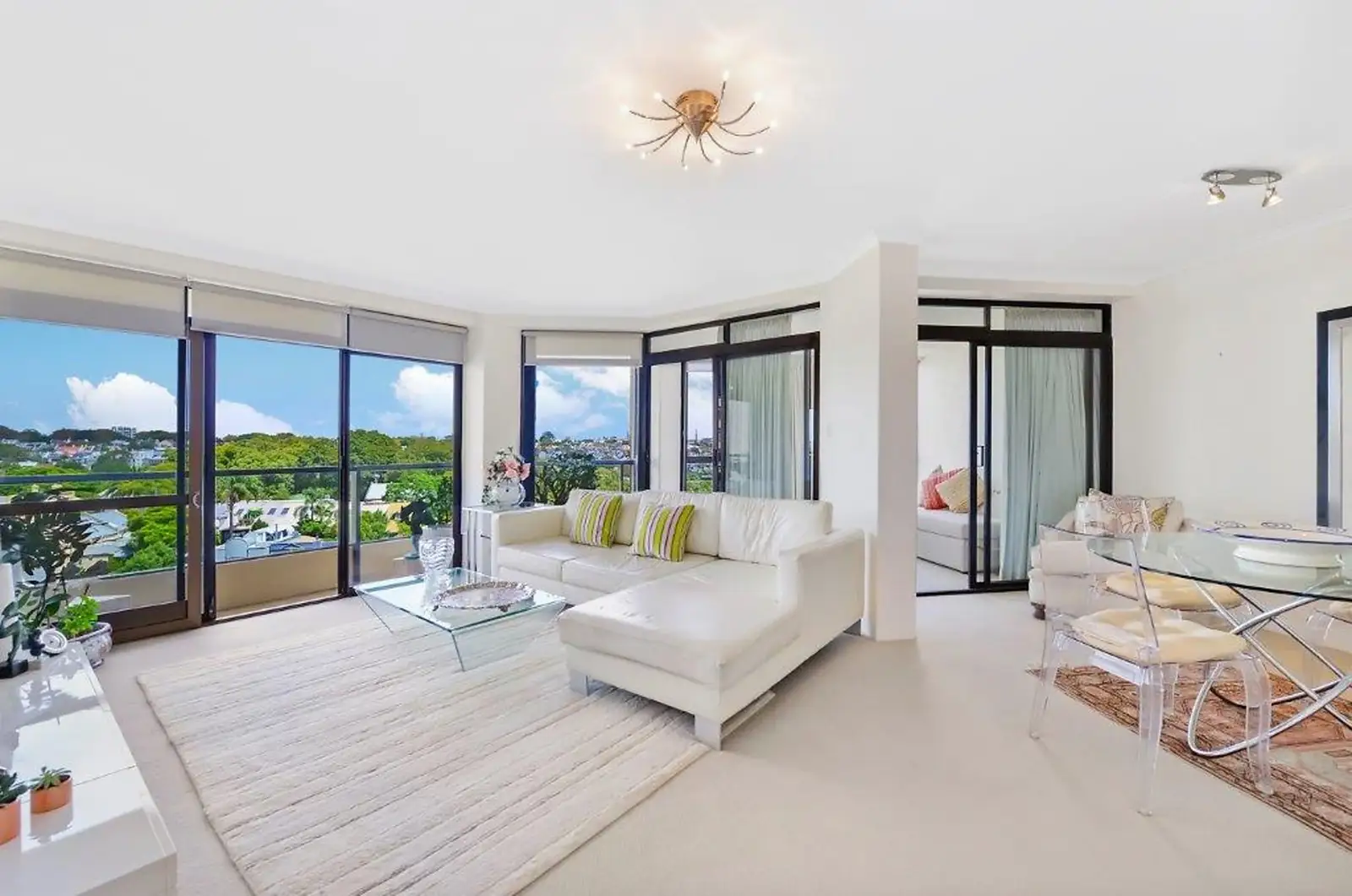 1011/180 Ocean Street, Edgecliff Sold by Sydney Sotheby's International Realty - image 2