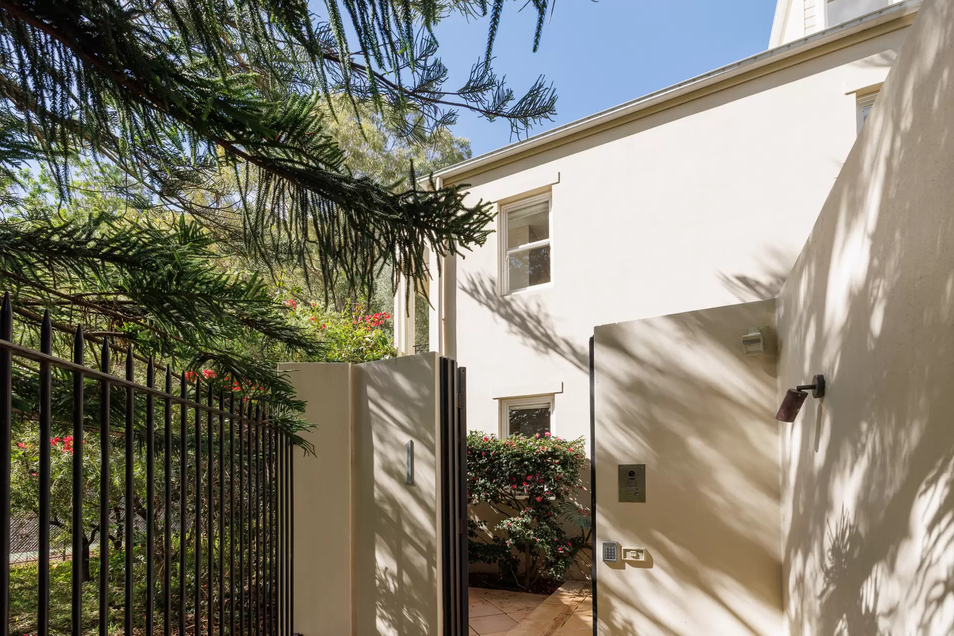 1 Roylston Street, Paddington Auction by Sydney Sotheby's International Realty - image 1