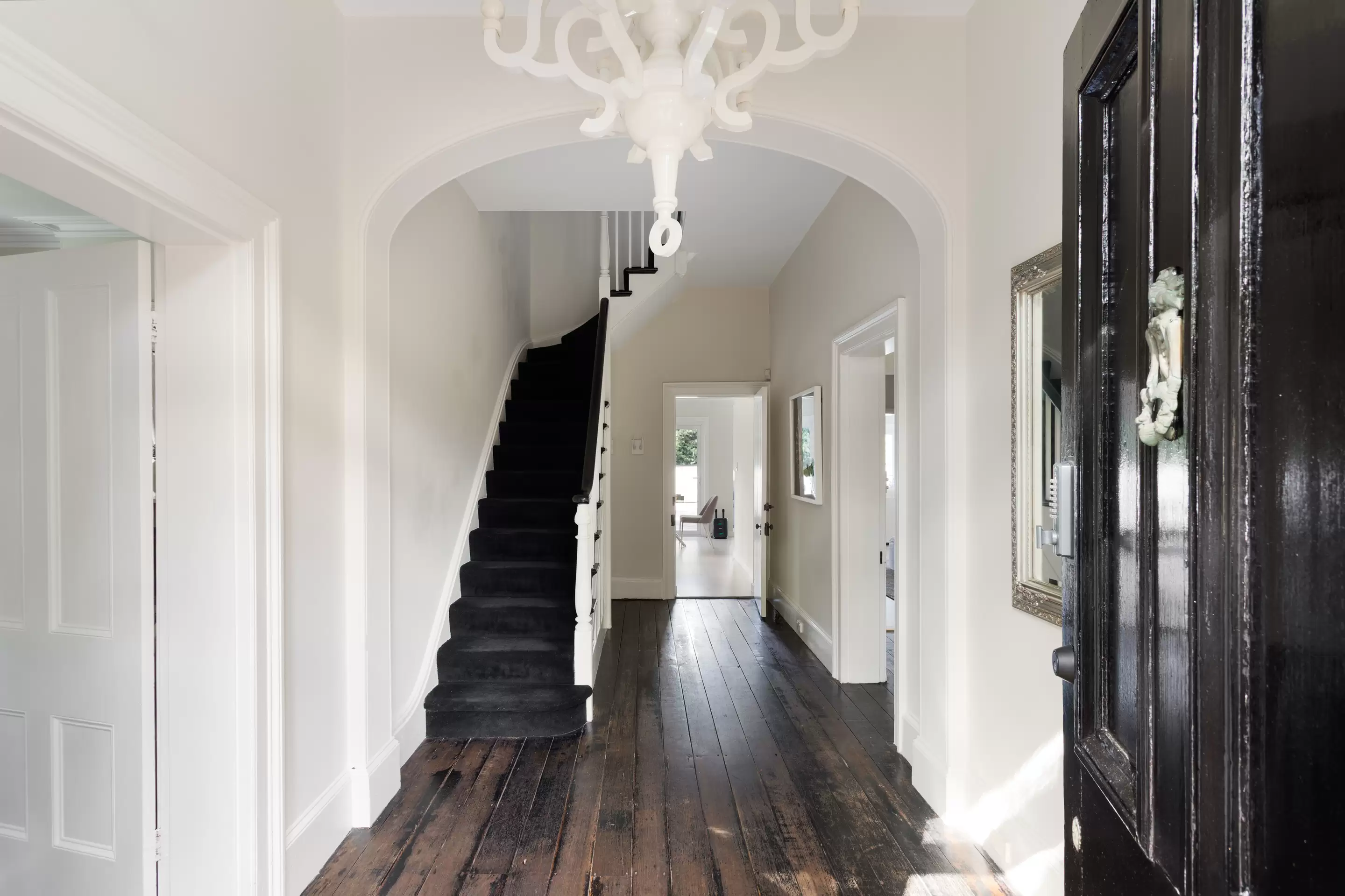 305 Edgecliff Road, Woollahra Auction by Sydney Sotheby's International Realty - image 9