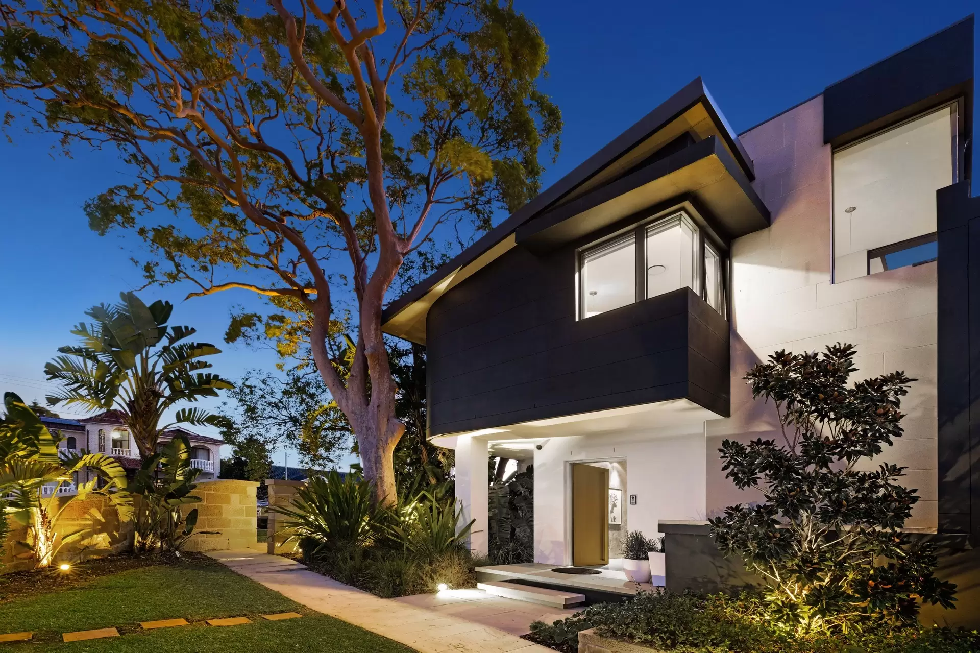 161 Kangaroo Point Road, Kangaroo Point Sold by Sydney Sotheby's International Realty - image 2