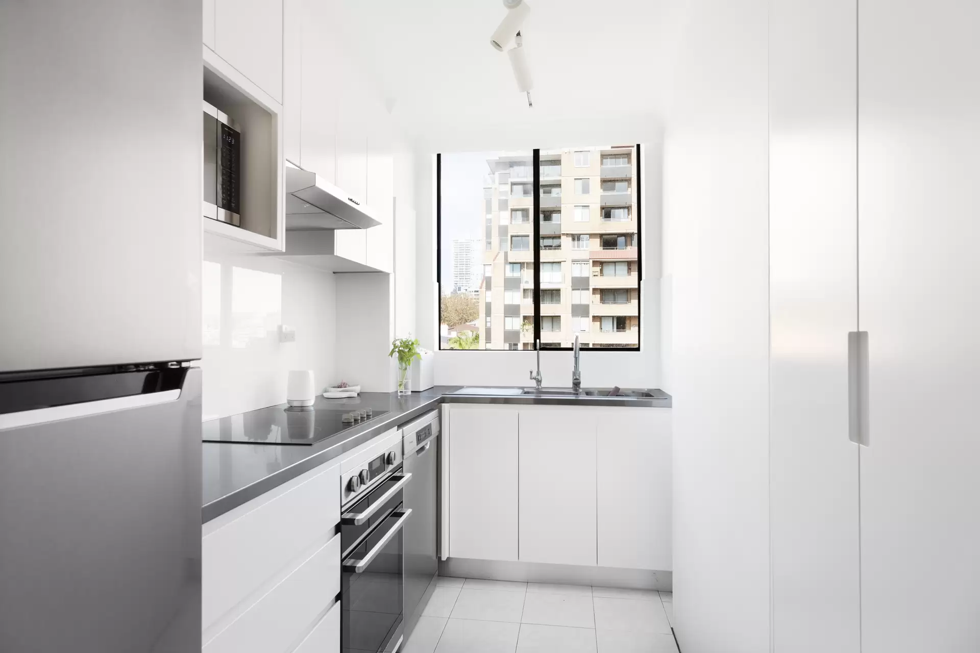 128/71 Victoria Street, Potts Point Sold by Sydney Sotheby's International Realty - image 1