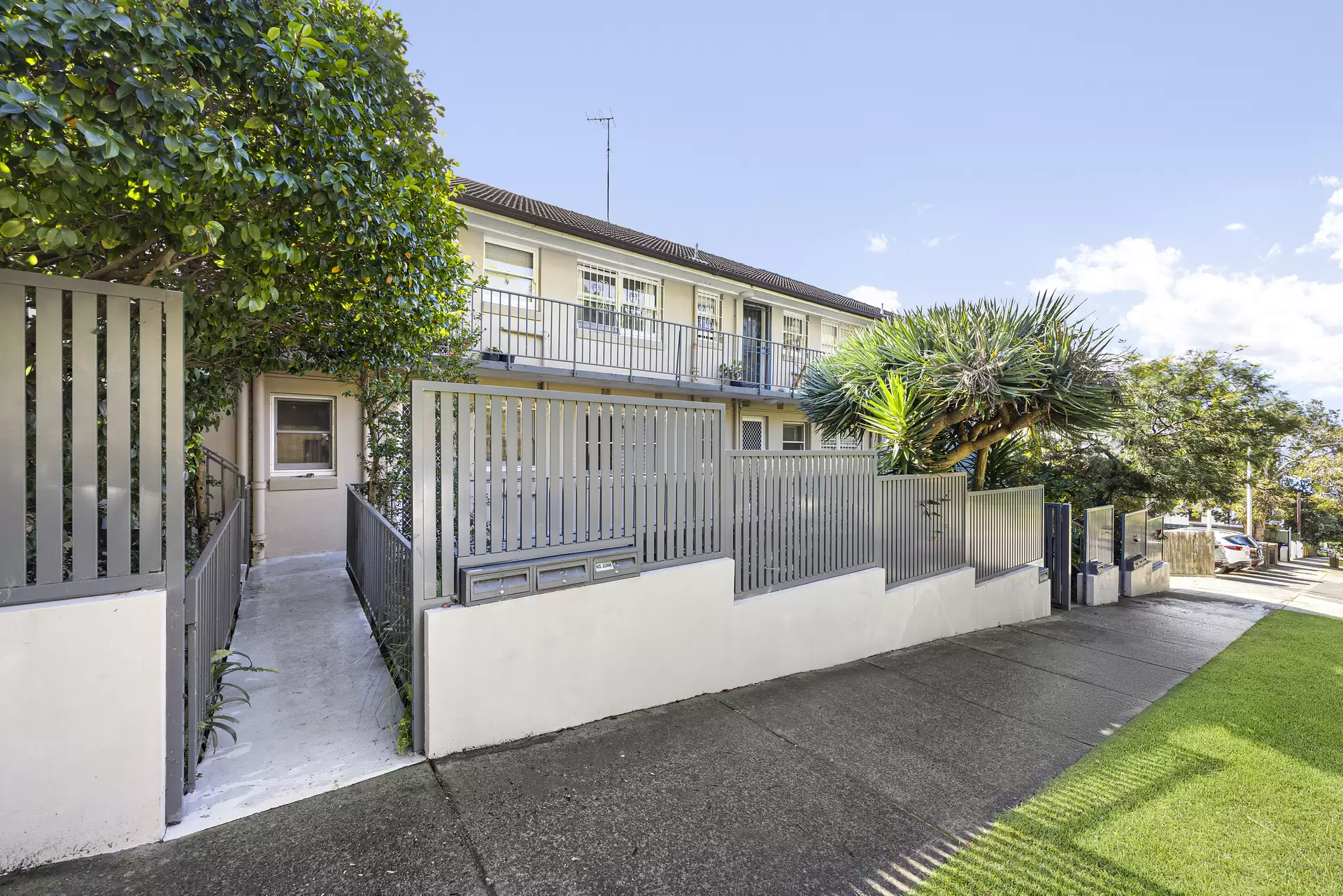 8/205 Beach Street, Coogee Auction by Sydney Sotheby's International Realty - image 1
