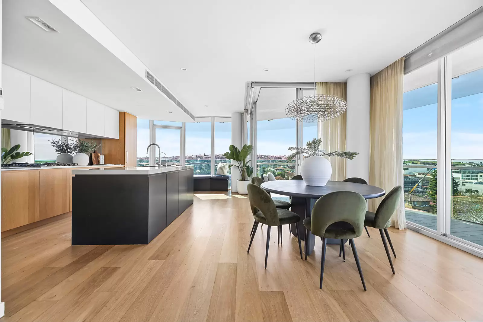 605/63 Hall Street, Bondi Beach Auction by Sydney Sotheby's International Realty - image 4
