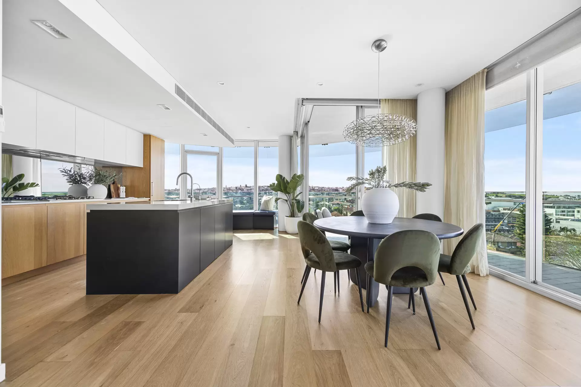 605/63 Hall Street, Bondi Beach Auction by Sydney Sotheby's International Realty - image 3