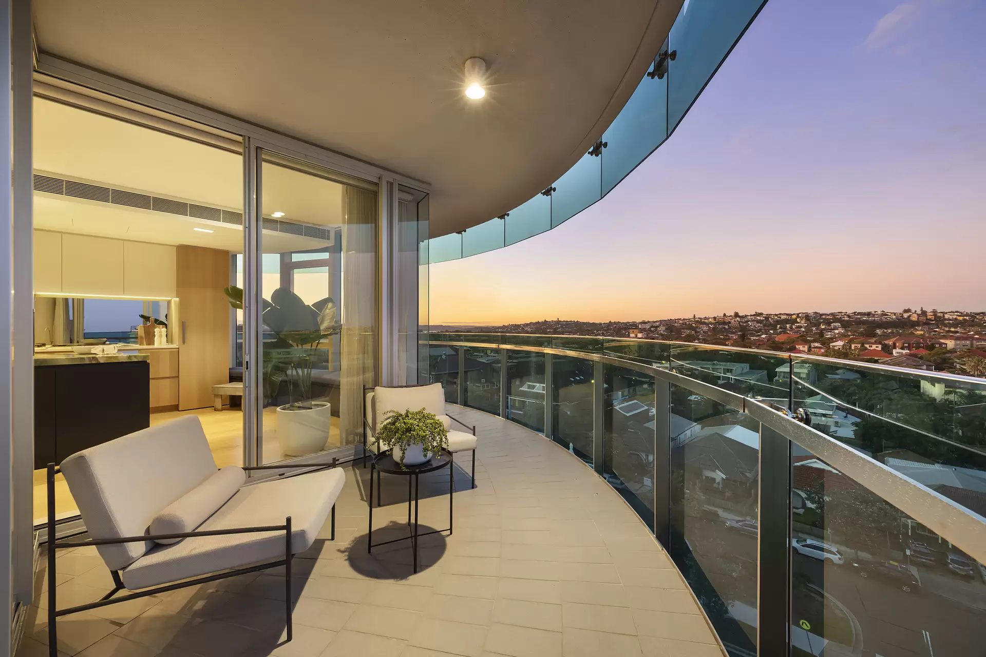 605/63 Hall Street, Bondi Beach Auction by Sydney Sotheby's International Realty - image 4
