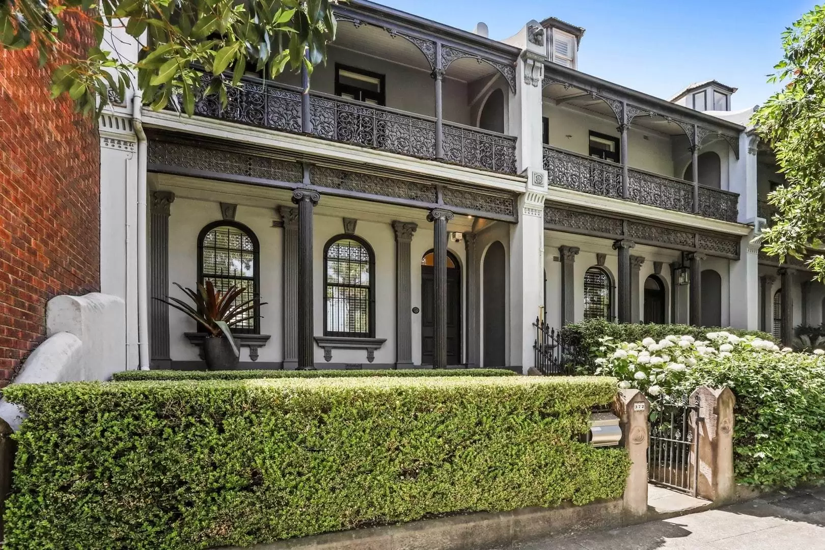 372 Moore Park Road, Paddington Sold by Sydney Sotheby's International Realty - image 1