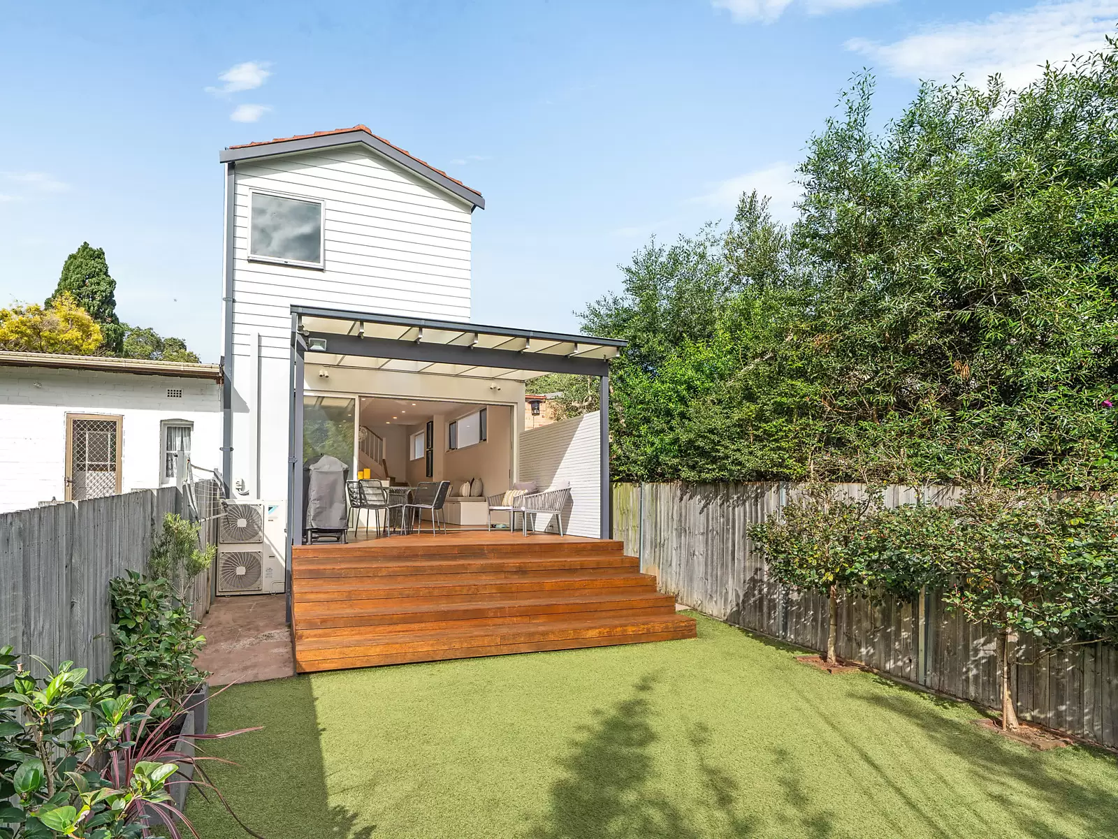 96 Wellington Street, Bondi Beach Auction by Sydney Sotheby's International Realty - image 2